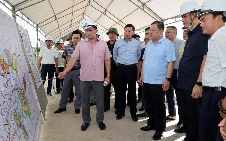 nghe-bao-cao-ve-du-an-cao-toc-tphcm-long-thanh-dau-giay-copy-1779536723303671187972-1779582558.jpg