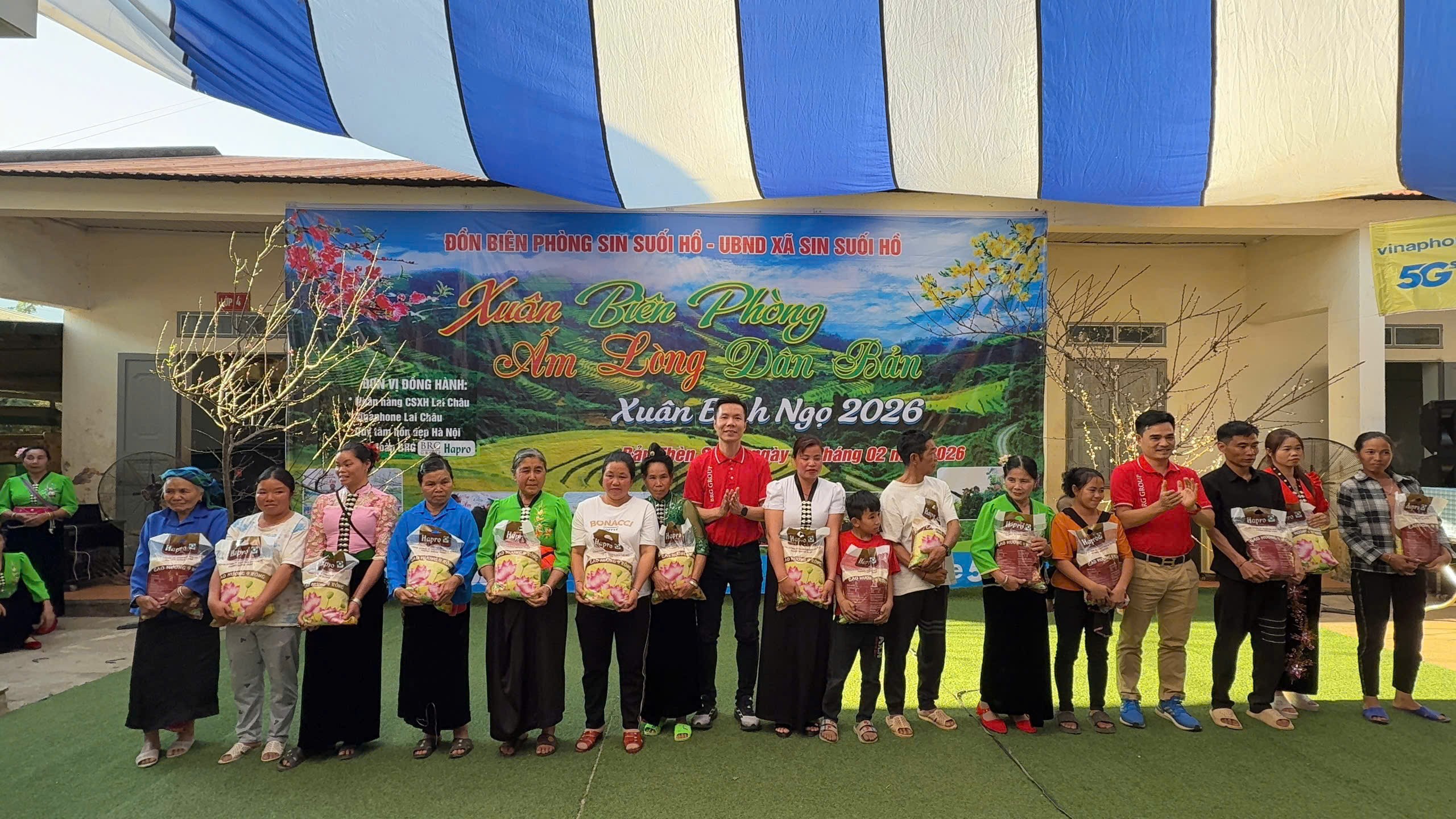 gao-hapro-dong-thap-den-voi-ba-con-dan-toc-thai-trong-ctrinh-tu-thien-xuan-bien-phong-am-ap-tinh-dan-ban-1780131306.jpg