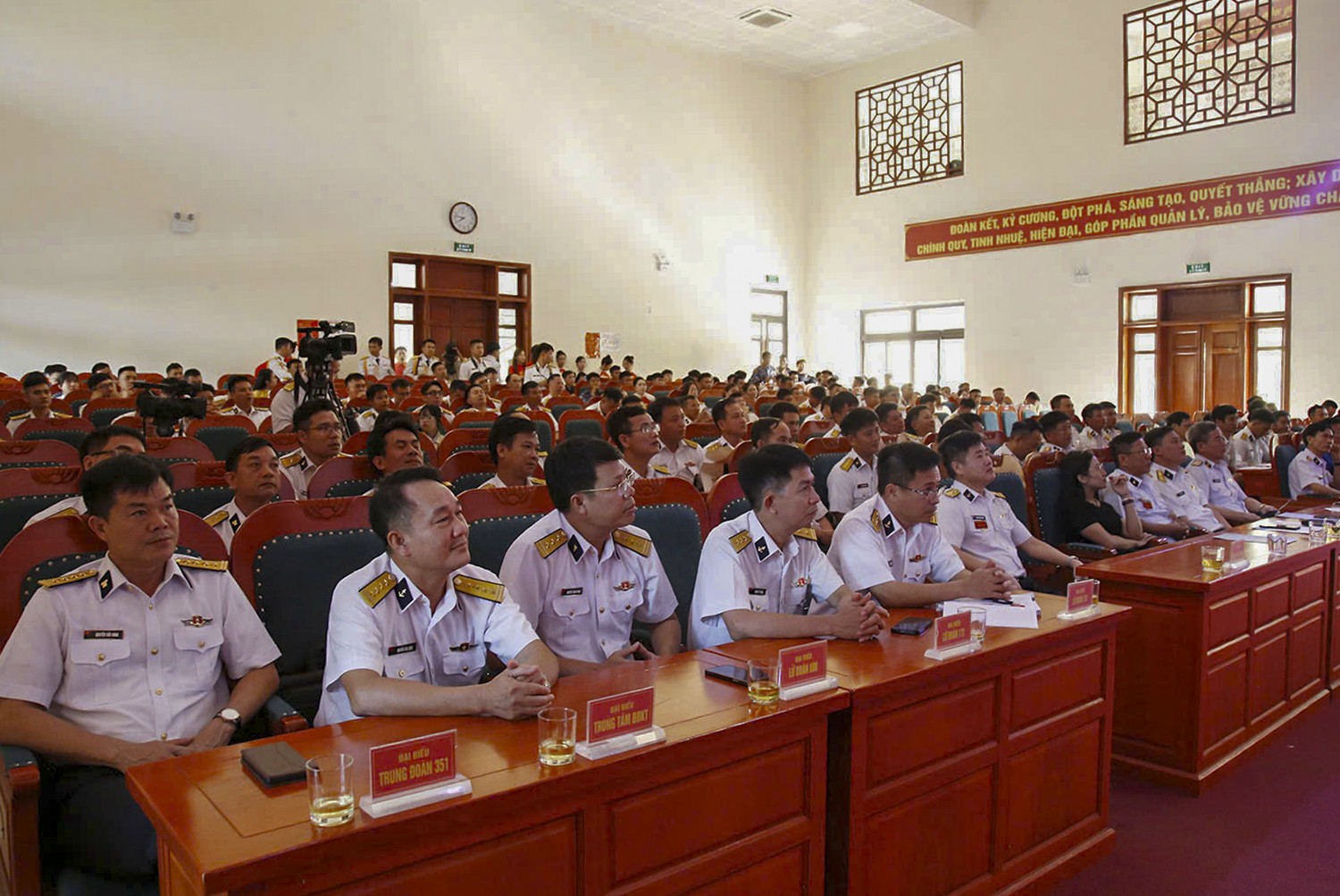3-cac-dai-bieu-tham-du-1780390998.JPG