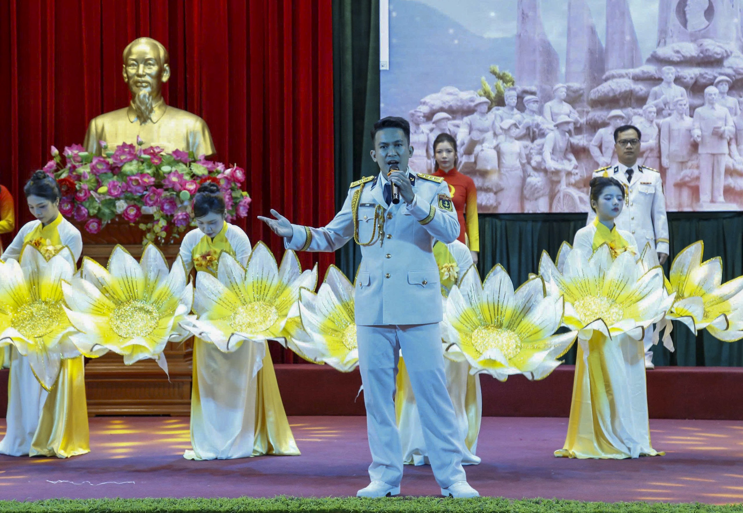 5-phan-thi-nang-khieu-cua-can-bo-doan-gioi-1780390998.JPG