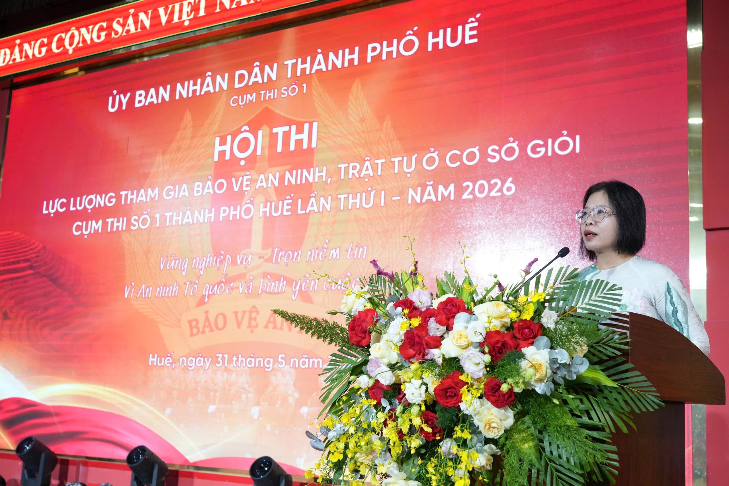 Bà Nguyễn Hồng Hoa Tranh, PCT UBND phường Thuận Hóa phát biểu tại hội thi