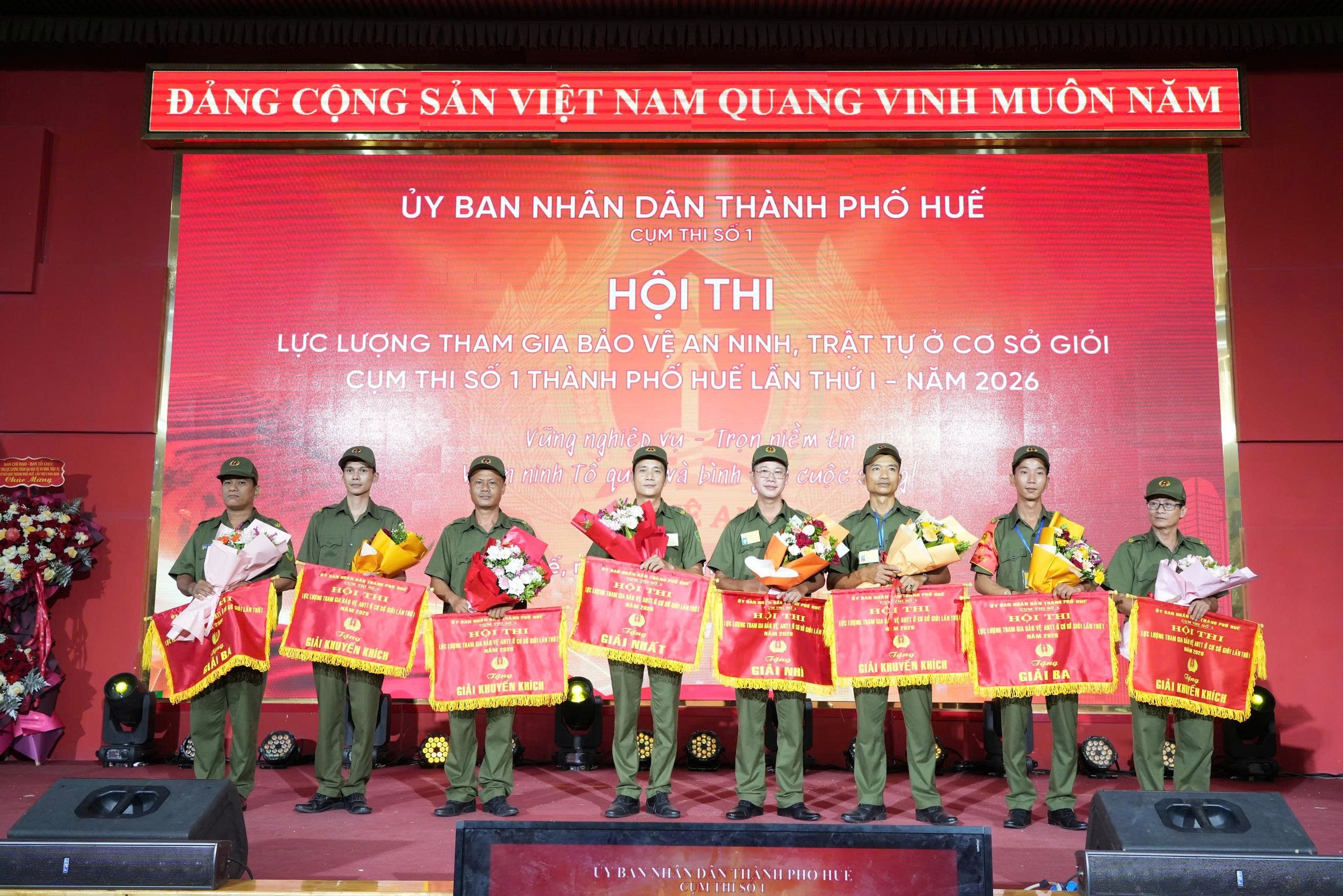 đã chọn ra 10 đội thi xuất sắc tham gia tranh tài tại Hội thi Lực lượng tham gia bảo vệ an ninh trật tự ở cơ sở giỏi toàn thành phố thời gian tới