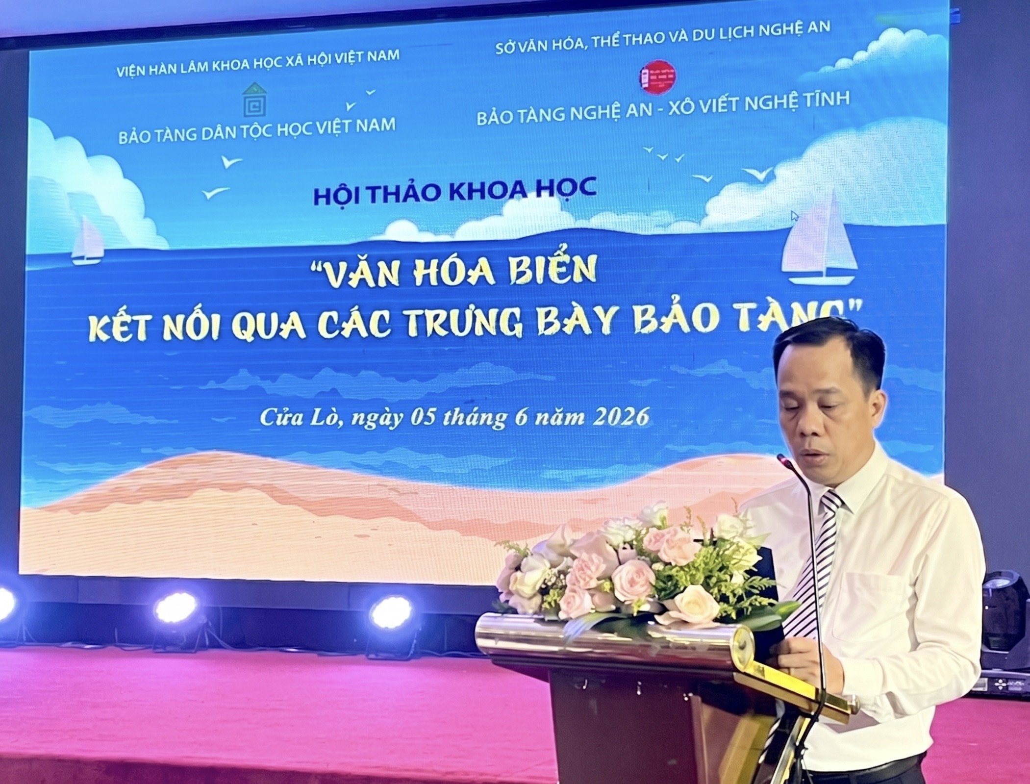 anh-1-ong-bui-cong-vinh-pho-giam-doc-so-van-hoa-the-thao-va-du-lich-tinh-nghe-an-phat-bieu-khai-mac-hoi-thao-1780887423.jpg