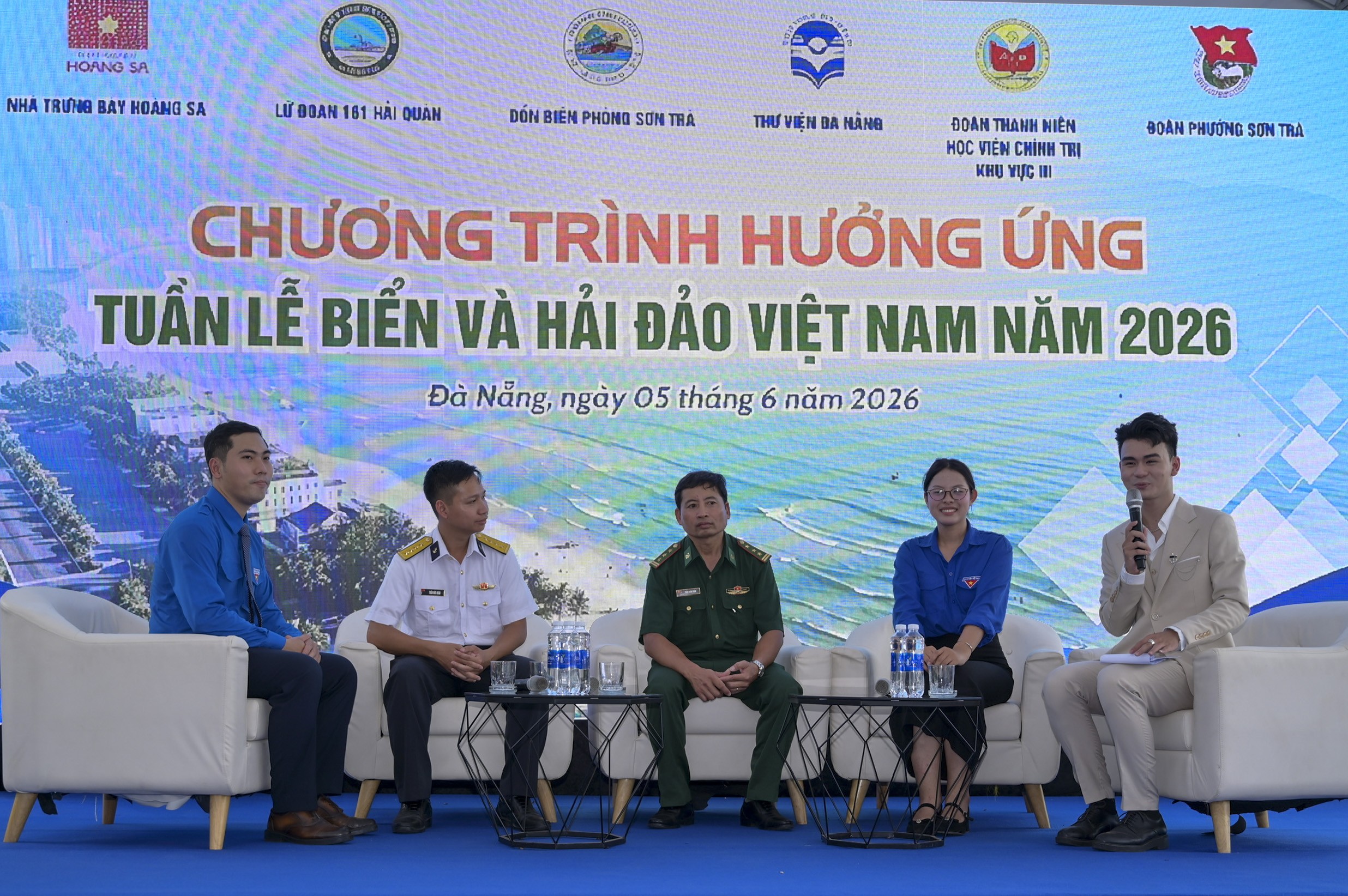 can-bo-chien-si-lu-doan-161-tham-gia-giao-luu-toa-dam-huong-ung-tuan-le-bien-va-hai-dao-viet-nam-nam-2026-voi-cac-don-vi-tren-dia-ban-1780911934.JPG