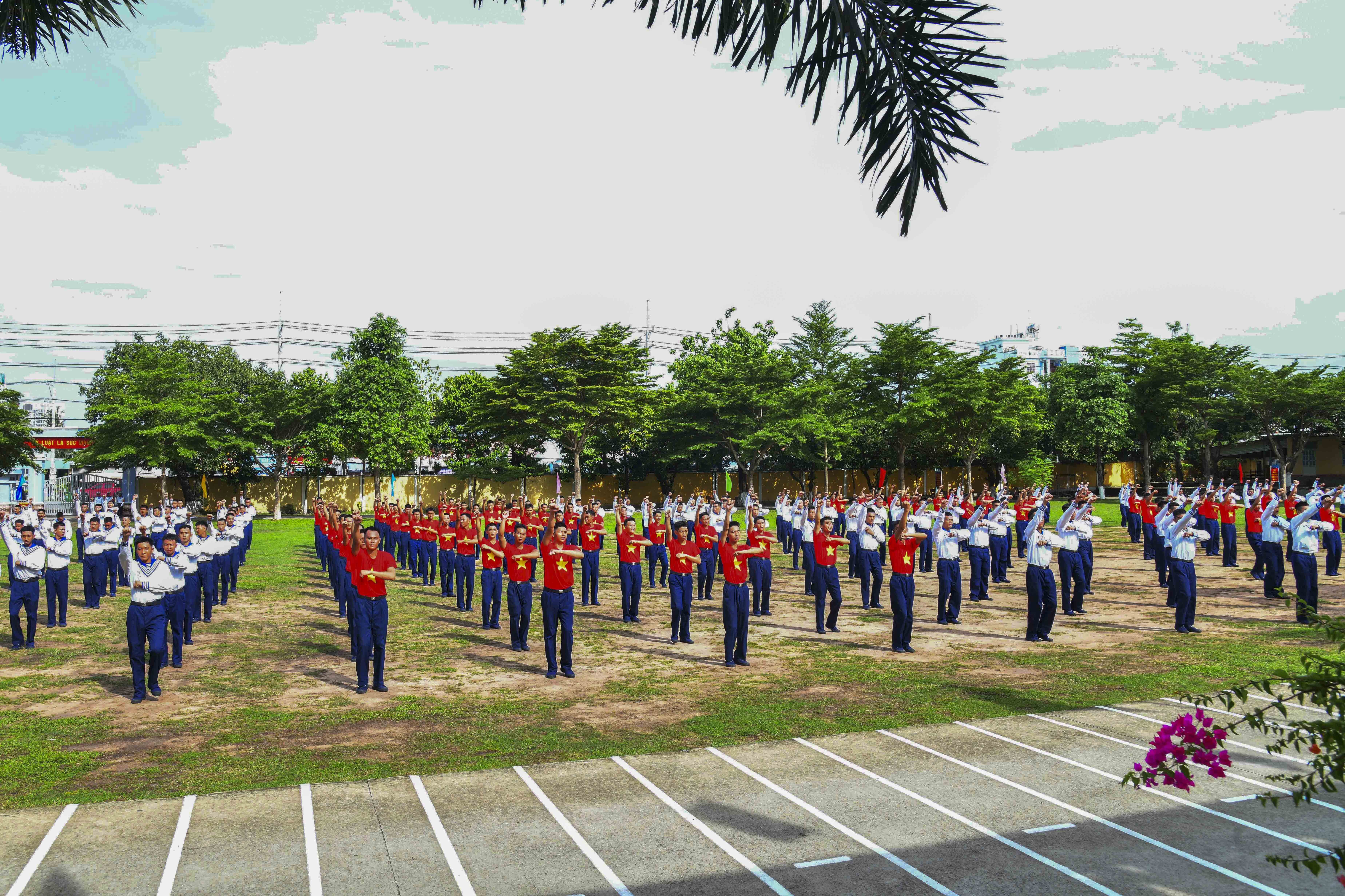 13-csm-dong-dien-5-vu-dieu-trong-sinh-hoat-tap-the-1781107698.JPG