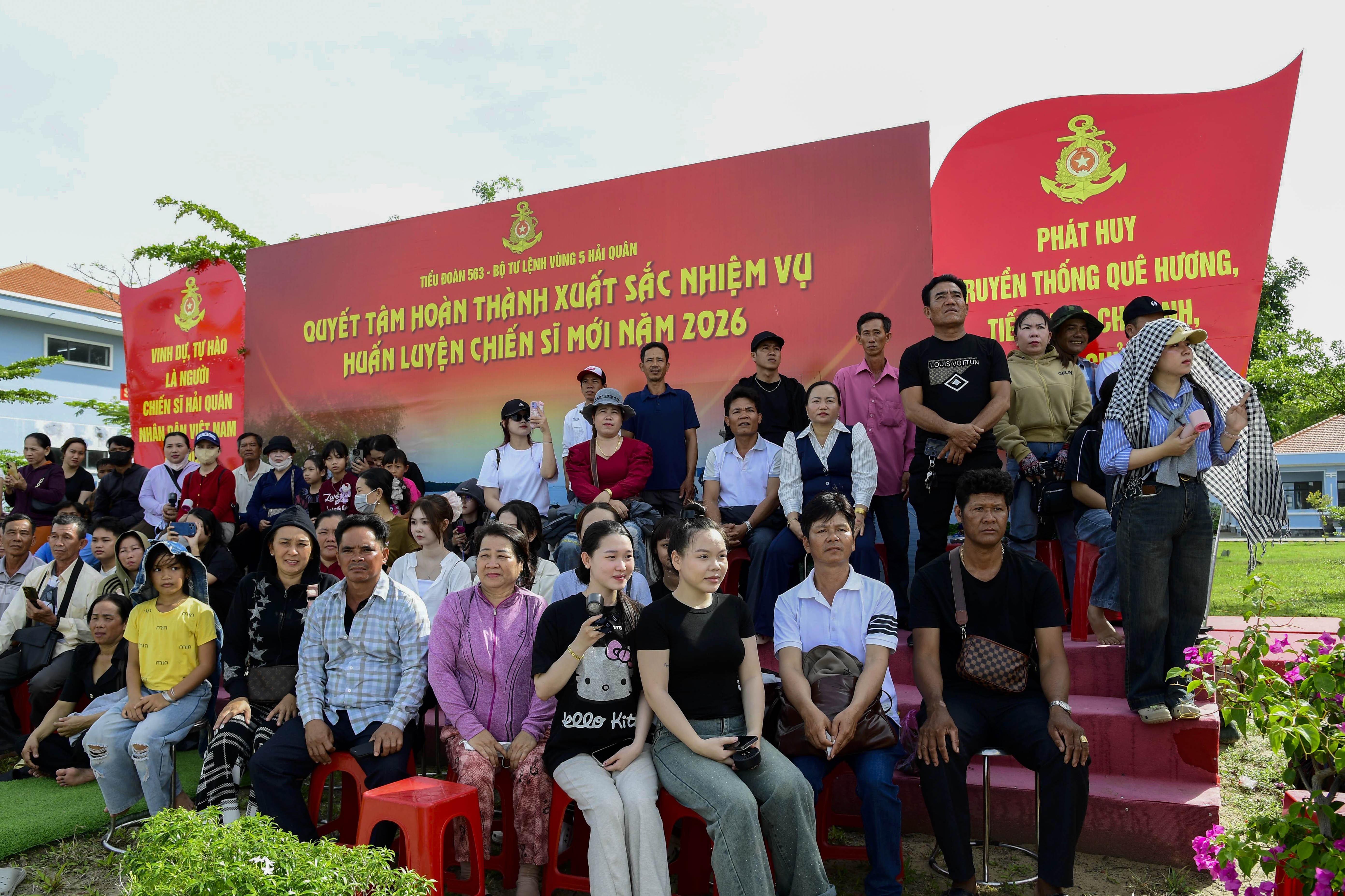 15-than-nhan-cua-cac-csm-theo-doi-buoi-le-1781107696.JPG