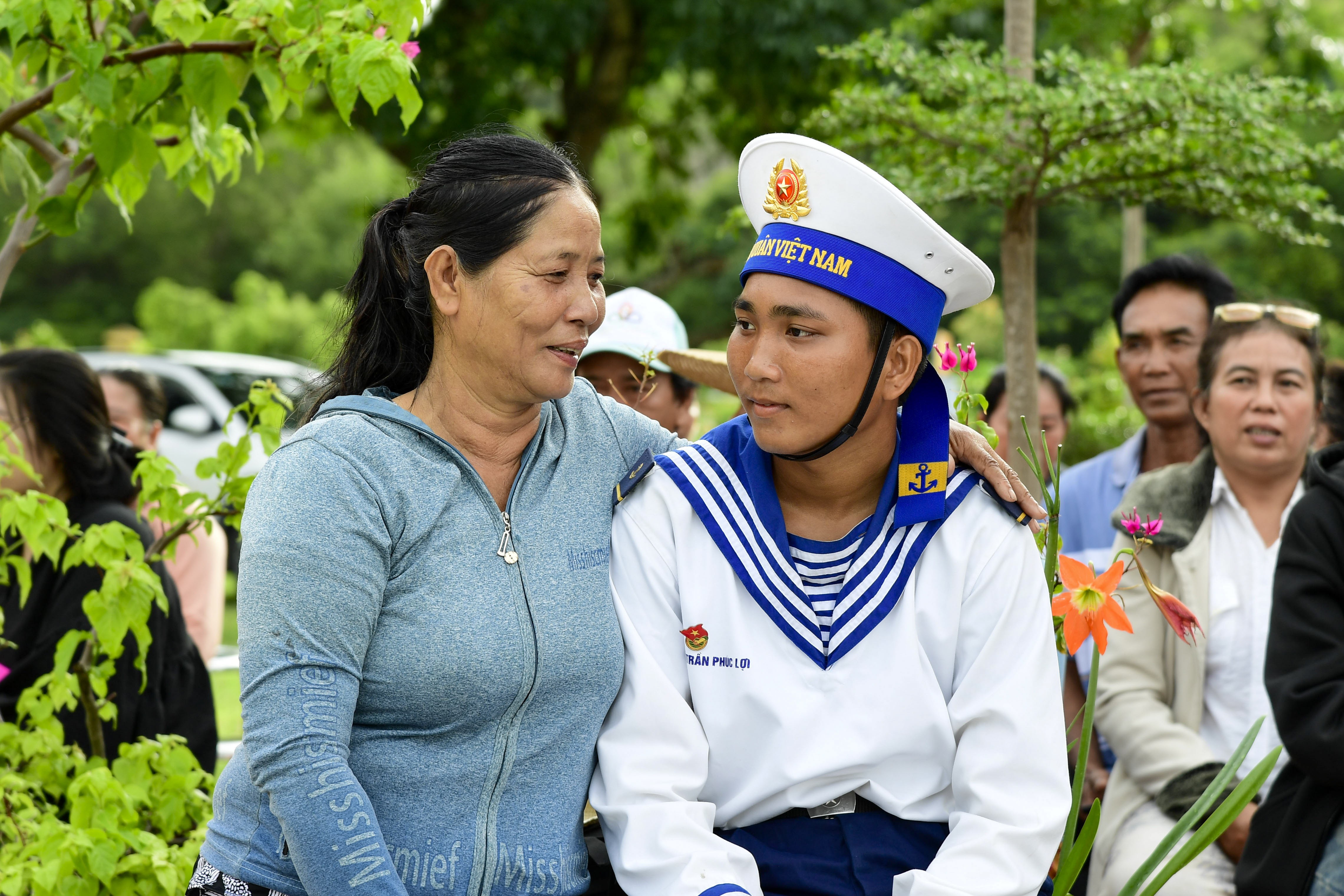 18-niem-vui-cua-nguoi-me-khi-chung-kien-su-truong-thanh-cua-con-trong-moi-truong-quan-doi-1781107698.JPG