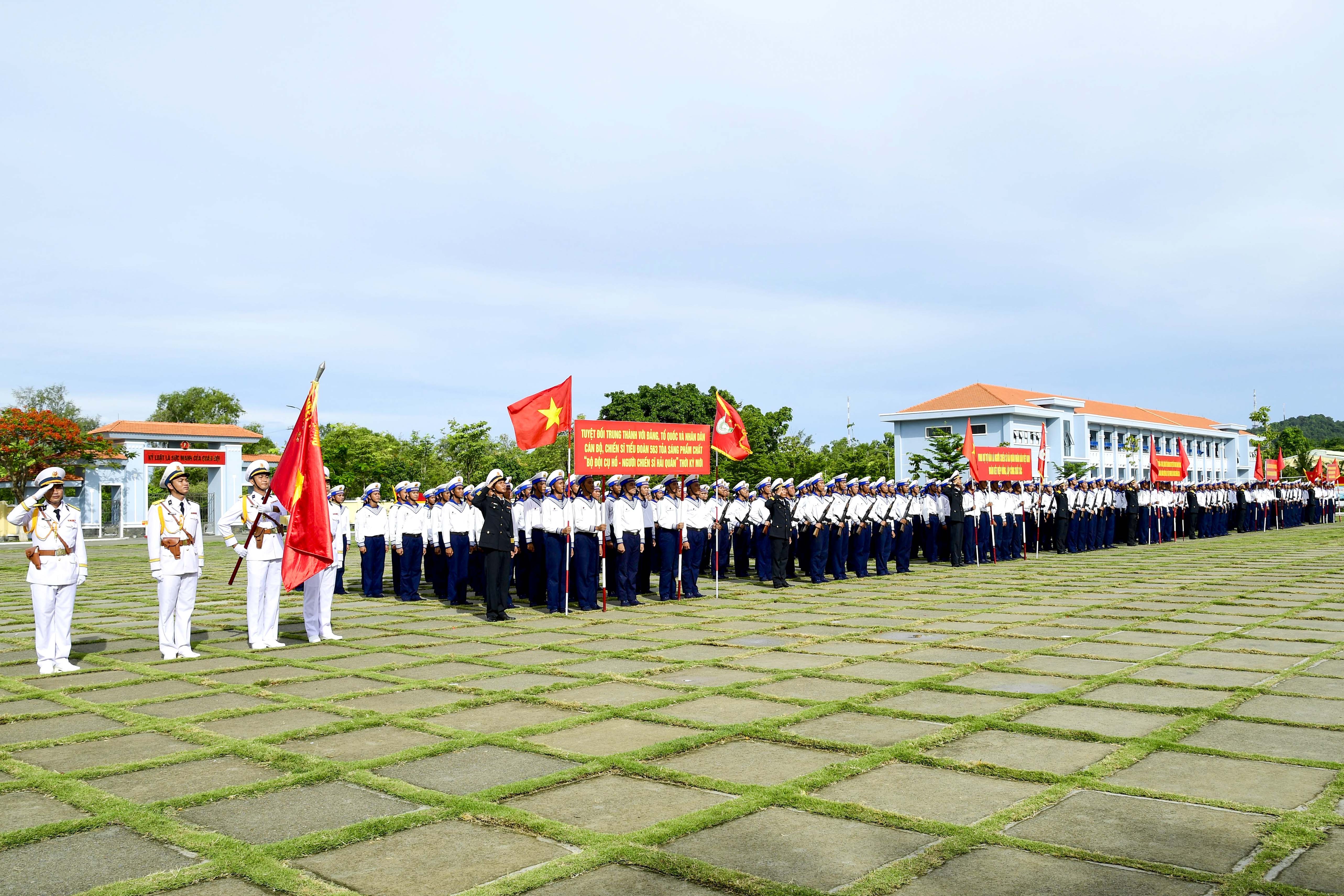 2-cac-khoi-csm-tham-gia-le-tuyen-the-tai-tieu-doan-563-1781107696.JPG