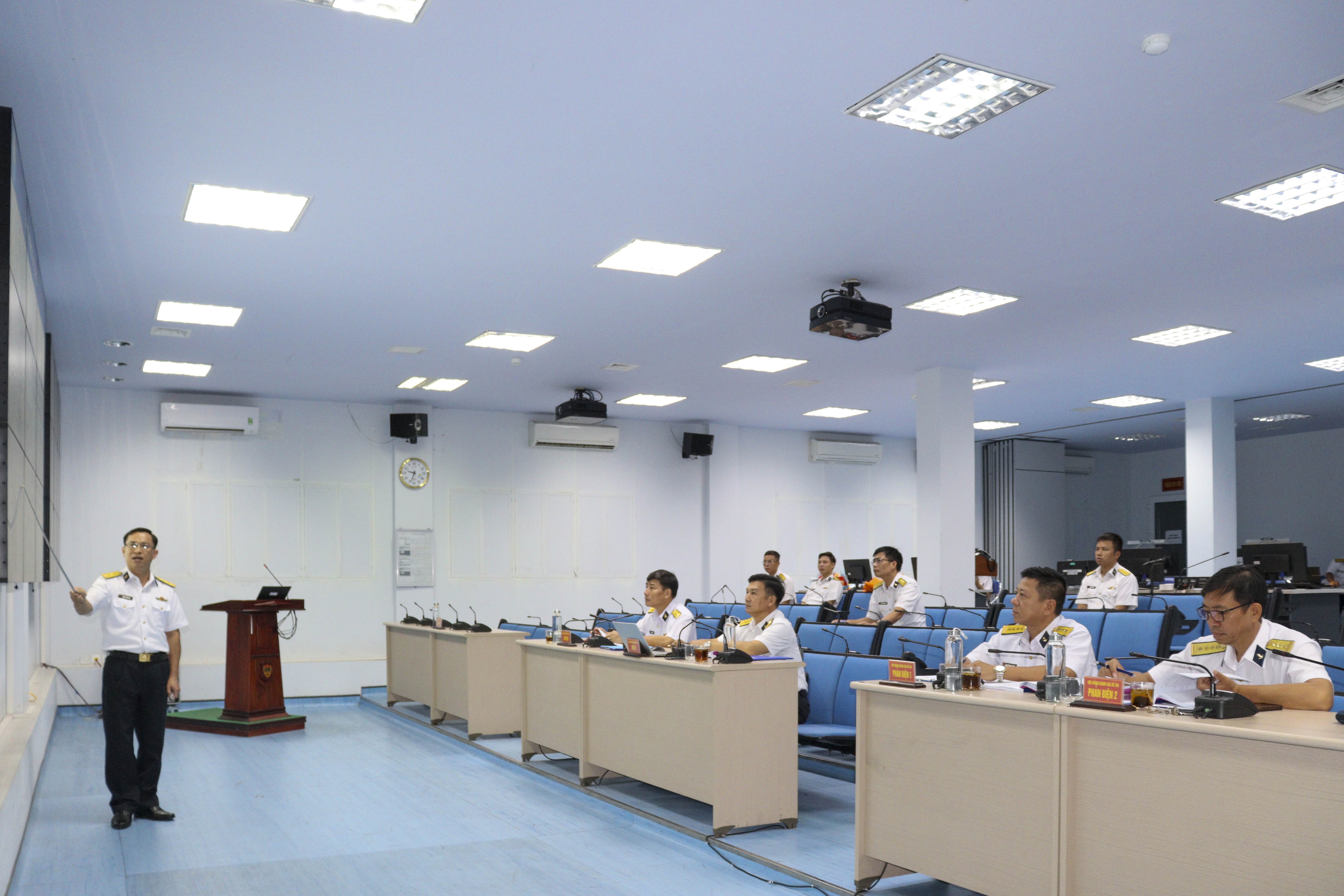 anh-3-quang-canh-buoi-danh-gia-de-an-thac-si-1781089061.JPG