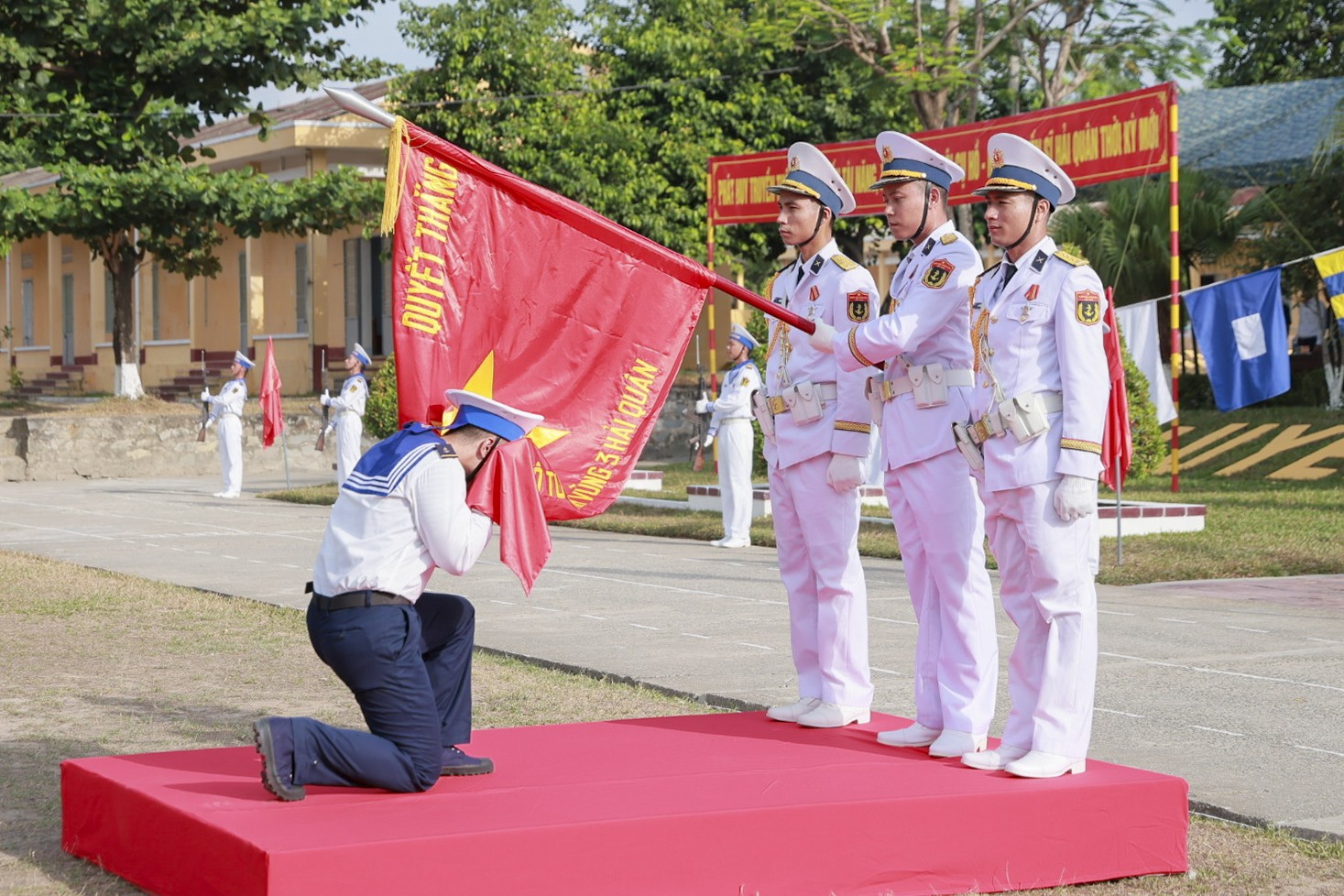 chien-si-moi-hon-quan-ky-quyet-thang-1781061377.JPG