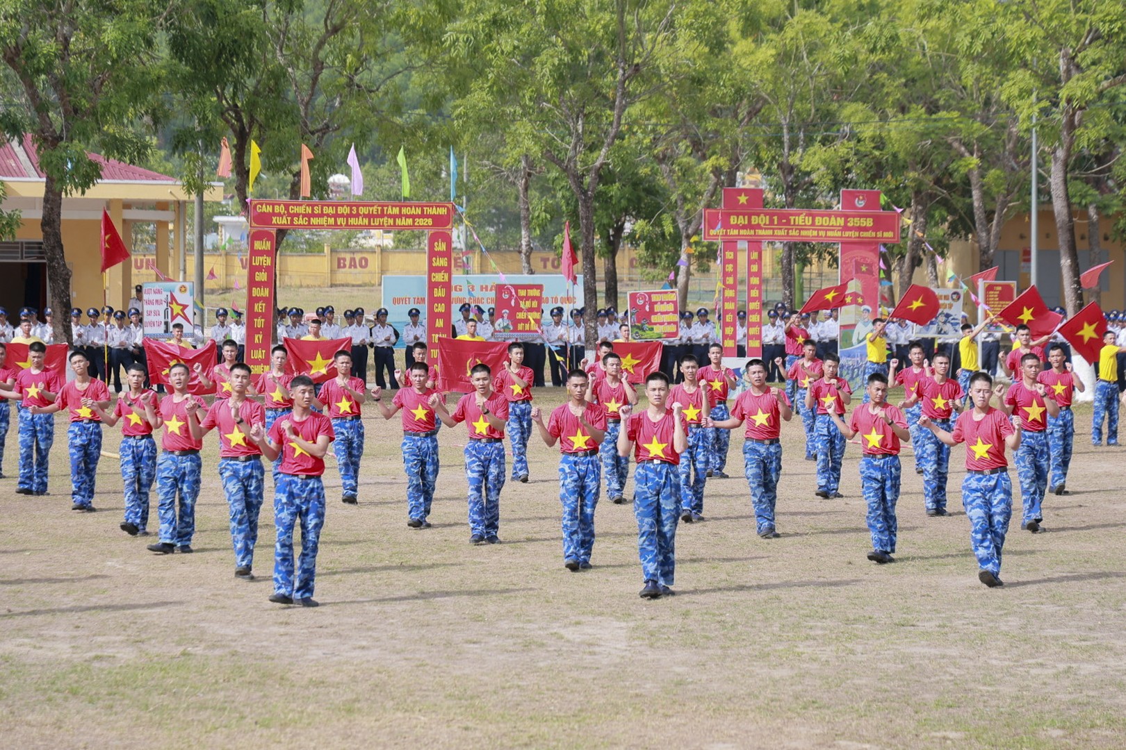 tiet-muc-dong-dien-nhay-dan-vu-cua-chien-si-moi-the-hien-khi-the-soi-noi-tinh-than-doan-ket-1781061378.JPG
