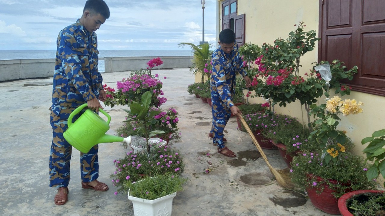 chien-si-tren-dao-tich-cuc-xay-dung-cung-co-canh-quan-moi-truong-don-vi-1781321756.JPG