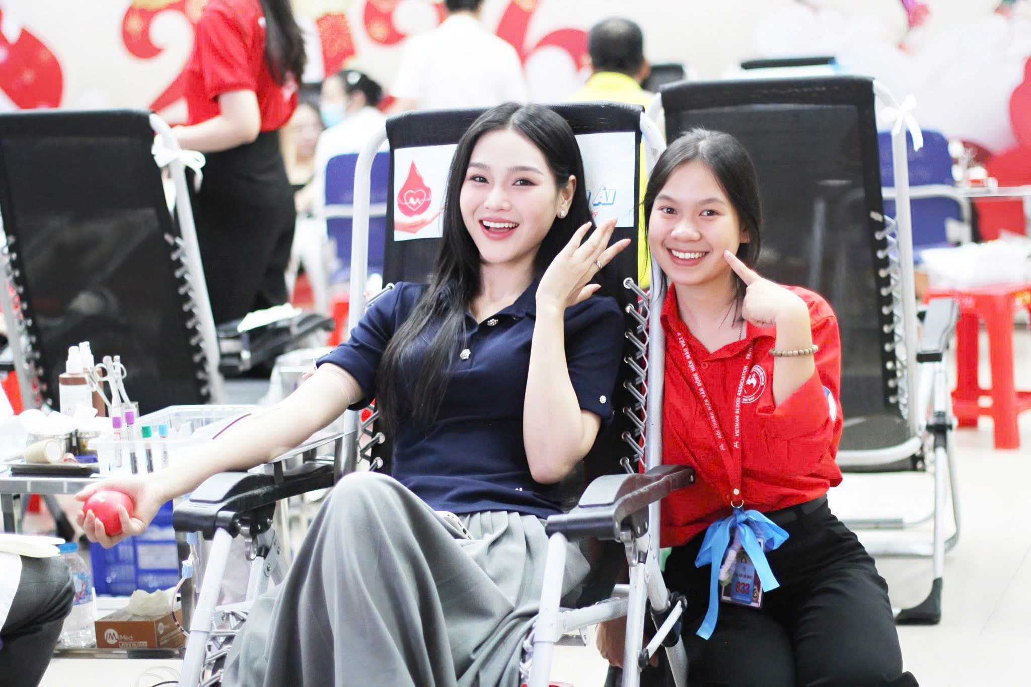 gan-4000-don-vi-mau-duoc-tiep-nhan-tai-ngay-hoi-mua-he-nhan-ai-2026-04-1781487486.jpg