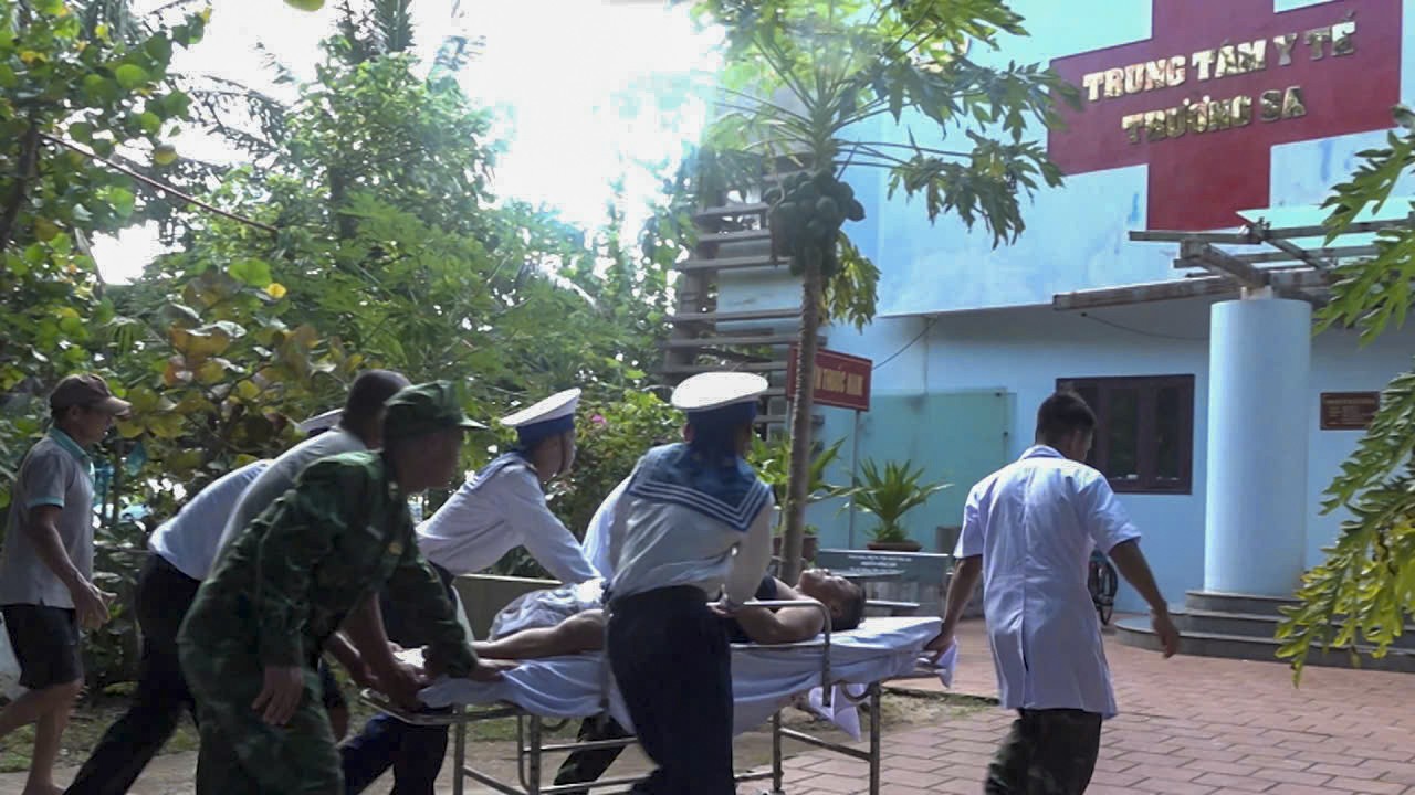 benh-nhan-duoc-dua-ngay-vao-phong-cap-cuu-1781582243.jpg