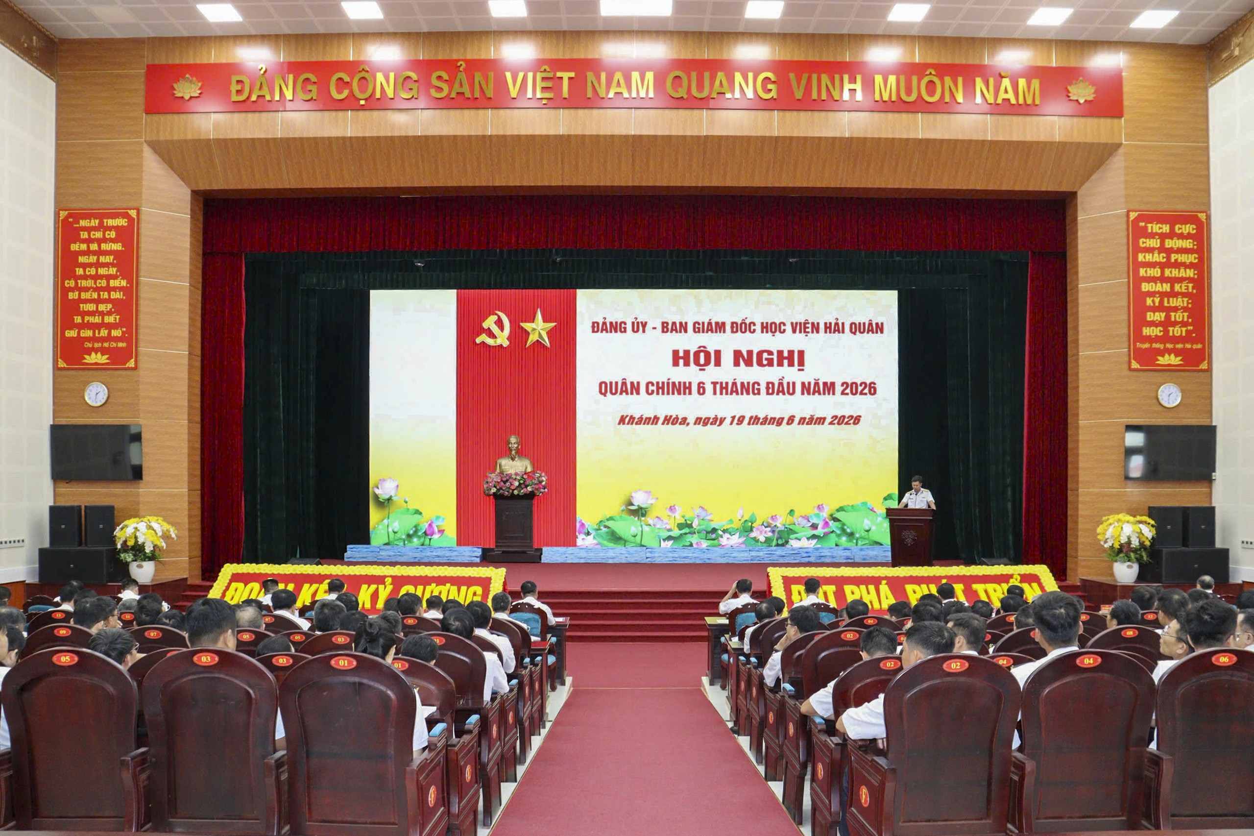 4-quang-canh-hoi-nghi-1781915733.jpg