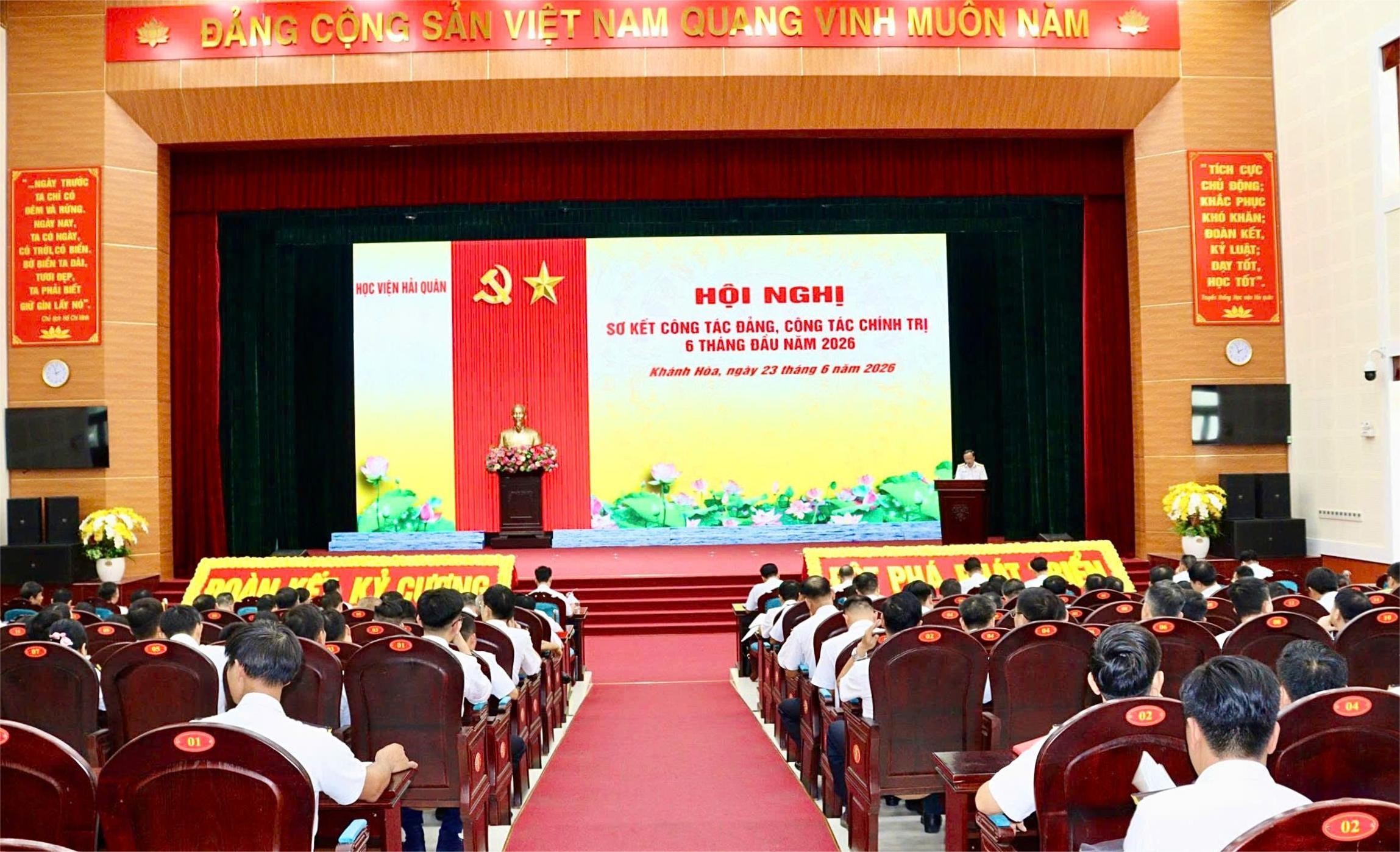 5-quang-canh-hoi-nghi-1782223649.jpg