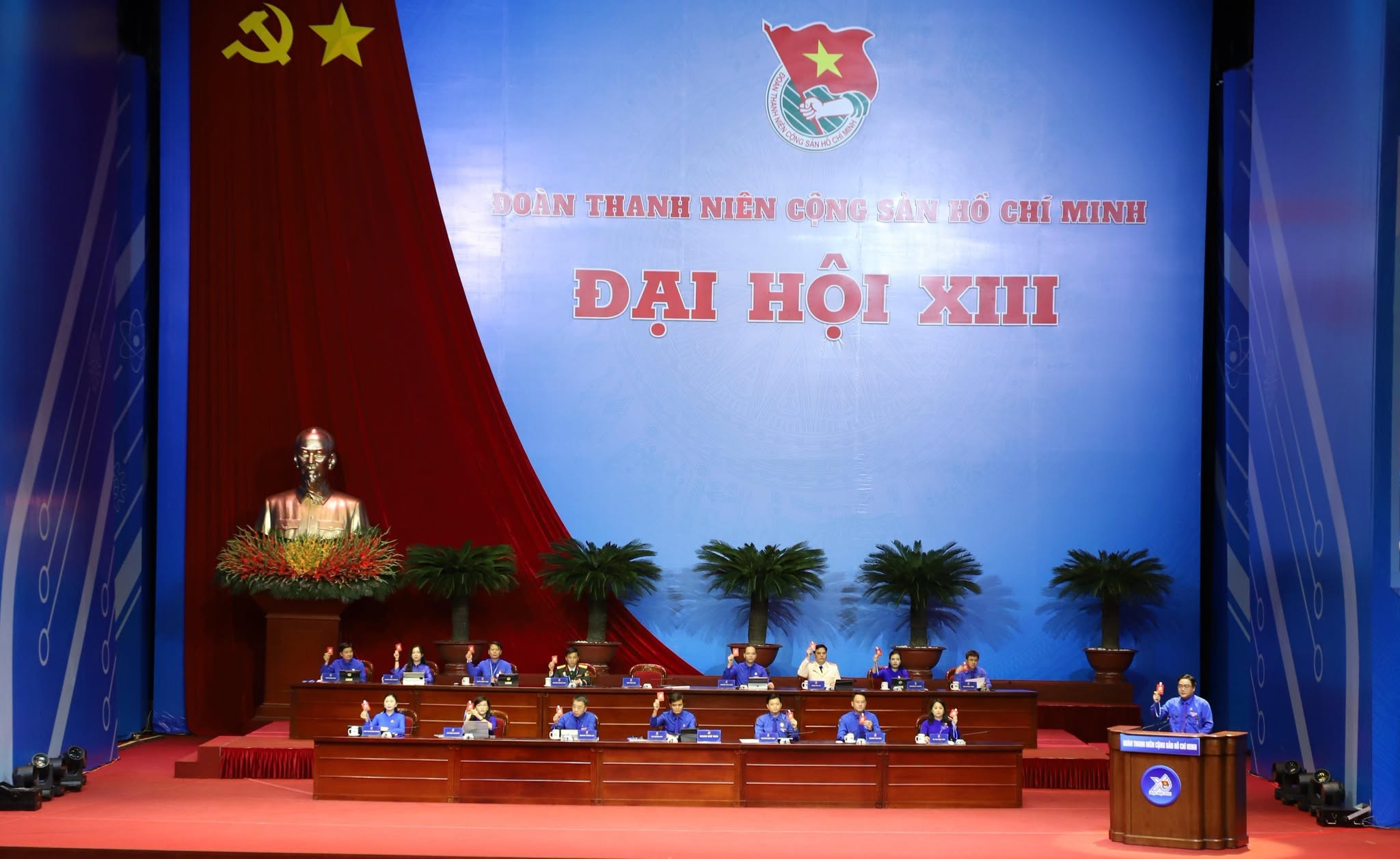 anh-1-doan-dai-bieu-chu-tri-trien-khai-phien-hop-thu-nhat-cua-dai-hoi-1782291839.jpg