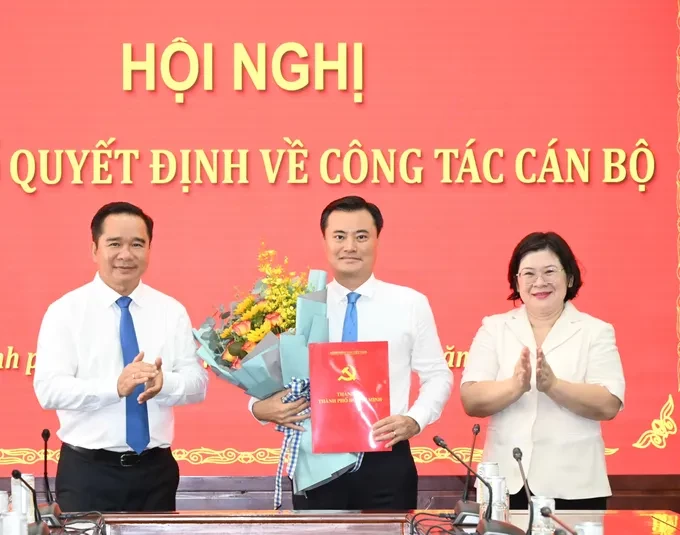 tphcm-pho-chu-tich-bui-xuan-cuong-giu-chuc-bi-thu-dang-uy-phuong-sai-gon-1782267064.webp