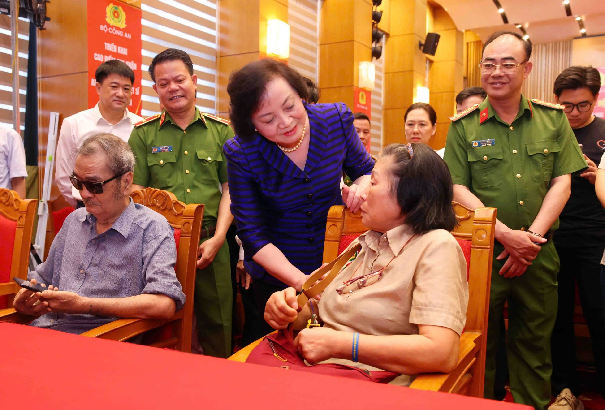 tham-hoi-1782361471.jpg