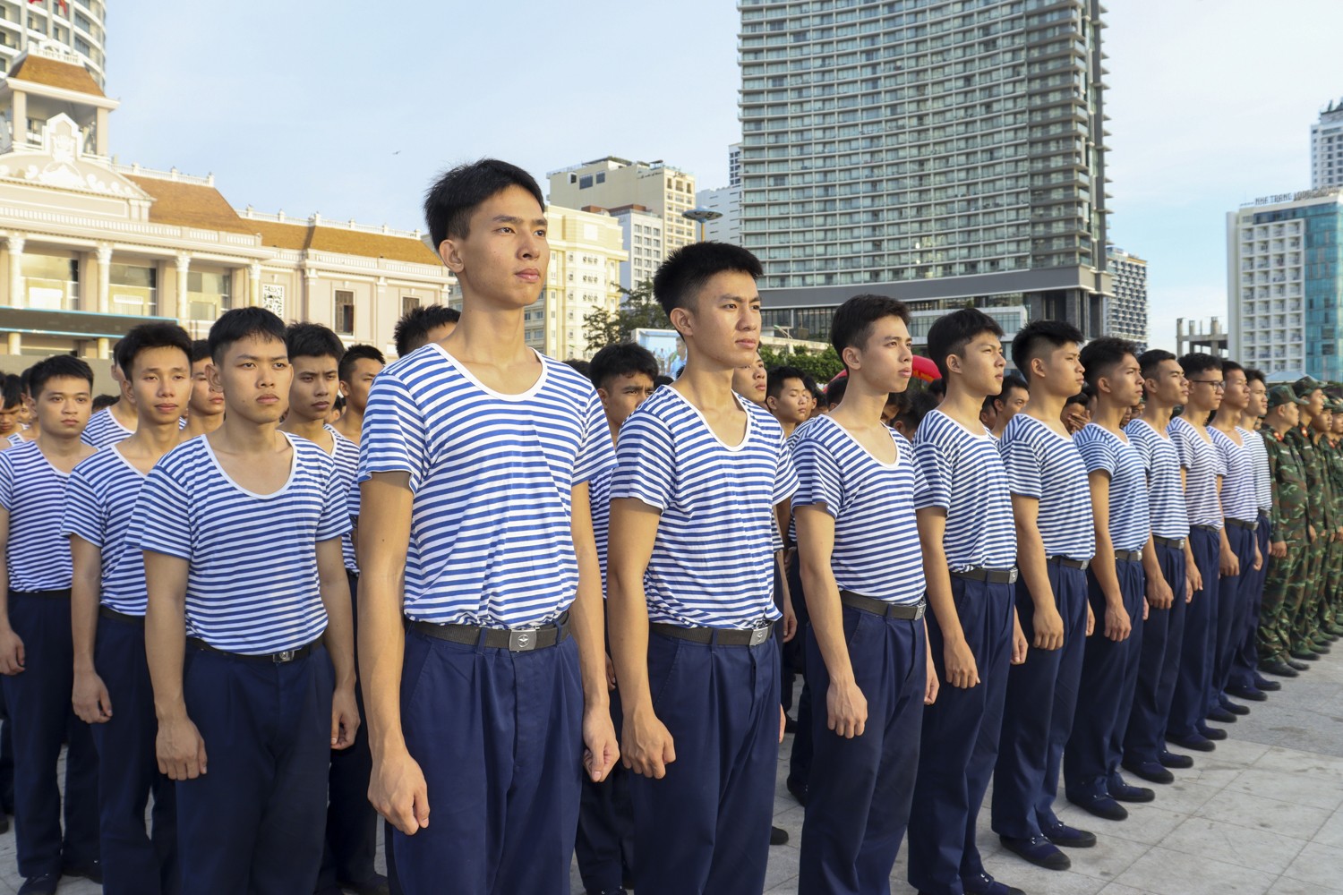 2-can-bo-hoc-vien-hoc-vien-tham-gia-le-mit-tinh-1782744950.jpg