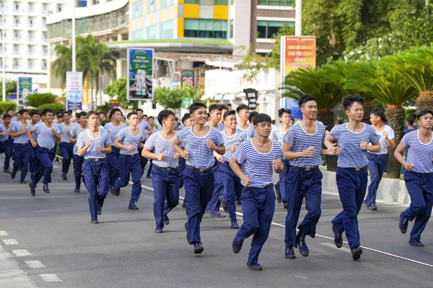 2-can-bo-hoc-vien-huong-ung-tham-gia-giai-chay-phong-trao-chung-mot-quyet-tam-xay-dung-xa-phuong-dac-khu-khong-ma-tuy-1782744950.jpg