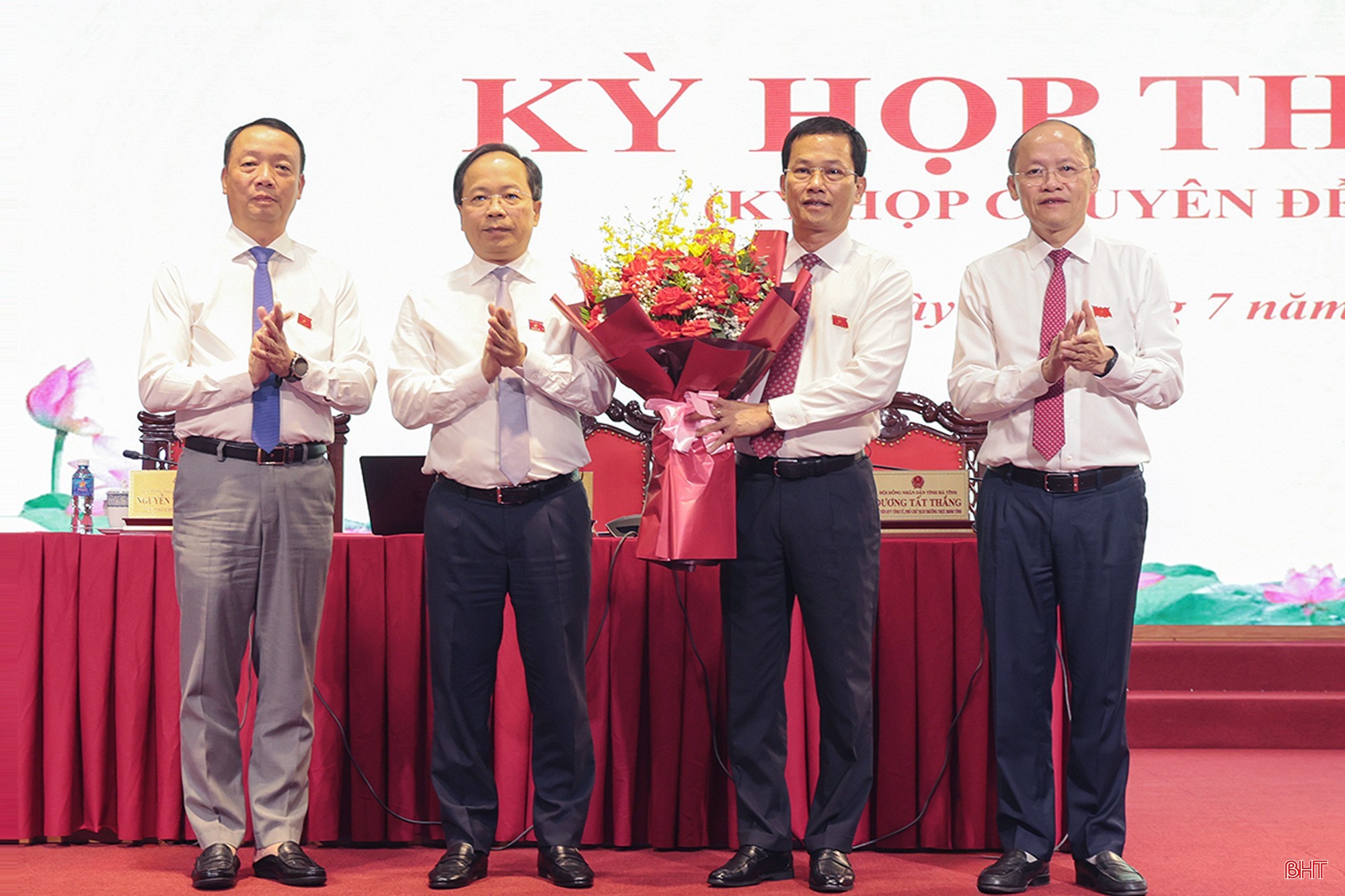 ong-nguyen-trong-hieu-duoc-bau-lam-pho-chu-tich-ubnd-tinh-ha-tinh-02-1783041401.jpg