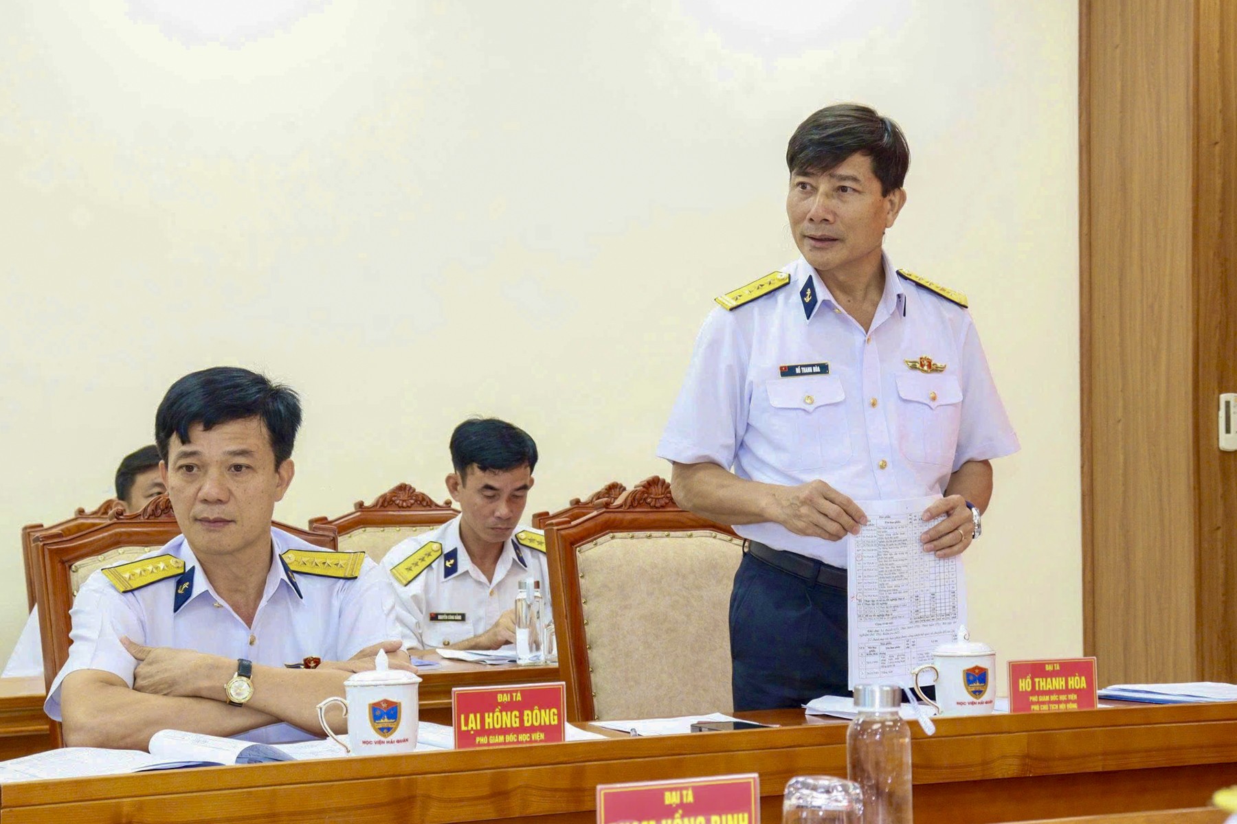 2-cac-dai-bieu-tham-luan-tai-hoi-nghi-1783348651.jpg
