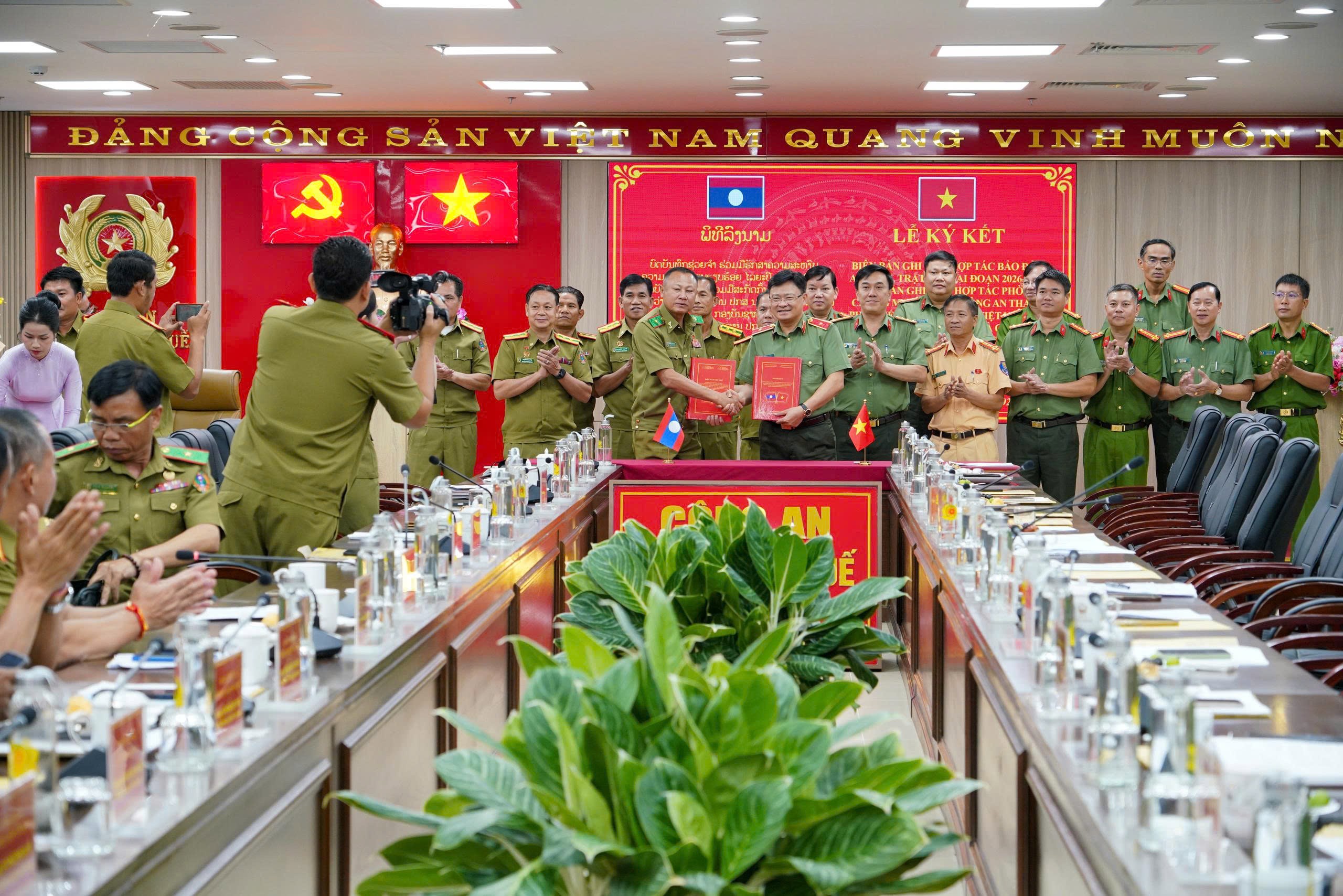 anh-1-hoi-dam-1783306367.jpg