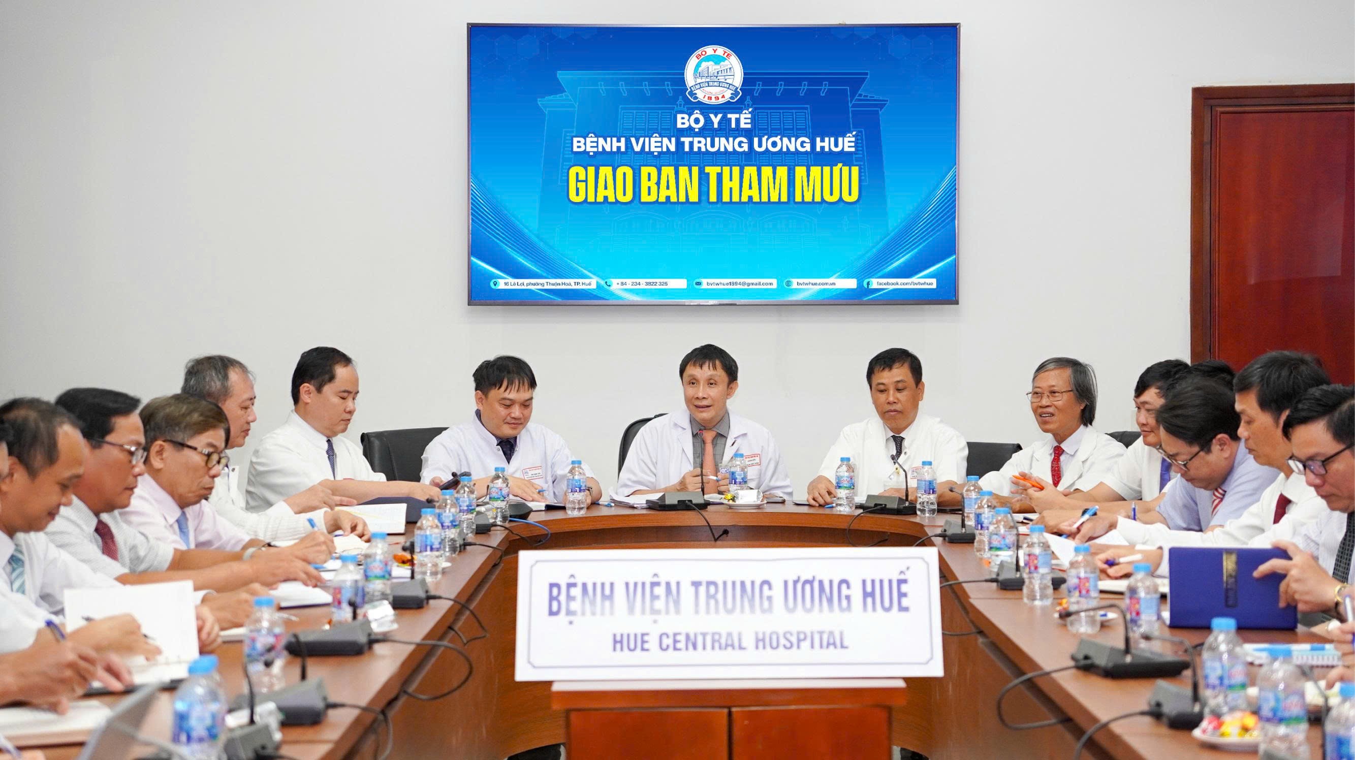 benh-vien-trung-uong-hue-hon-mot-the-ky-phung-su-nhan-dan-02-1784625194.jpg