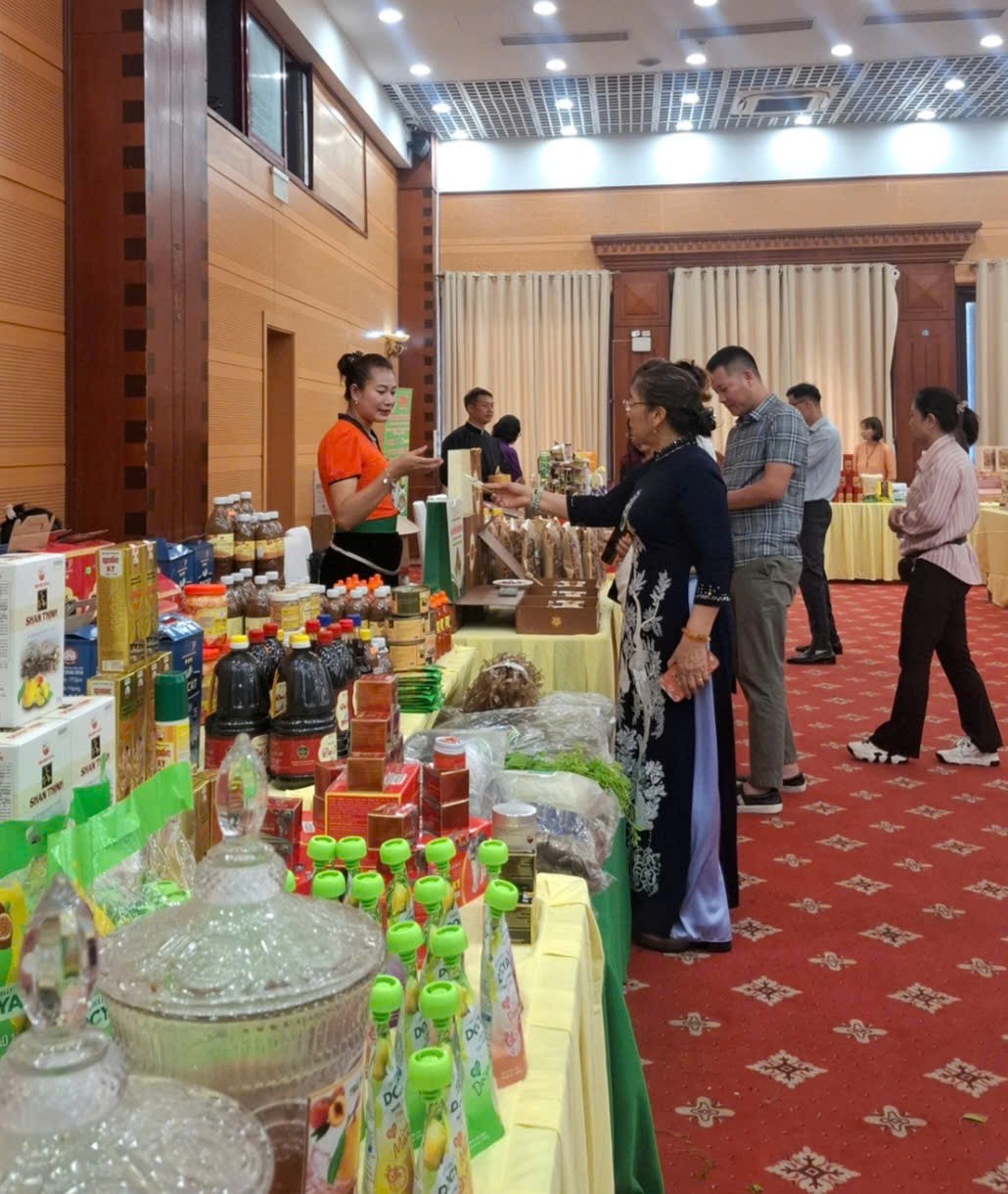 anh-gian-hang-1784800754.jpg