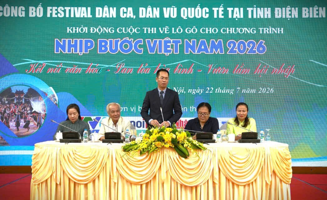 dai-dienu-tra-loi-1784800624.jpg