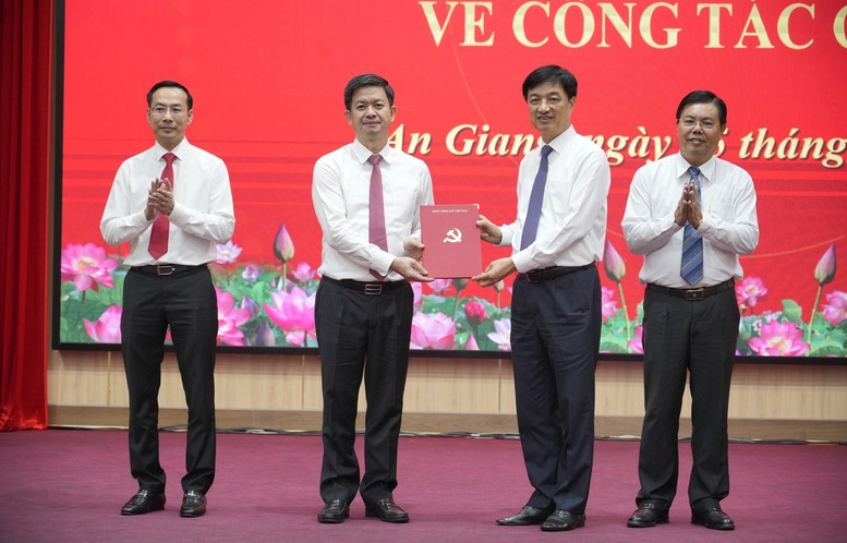ong-le-quang-tung-giu-chuc-bi-thu-tinh-uy-an-giang-01-1784979494.jpg
