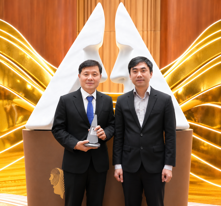 nlntv-gs-vu-ha-van-ben-trai-va-ts-vo-sy-nam-ben-phai-la-hai-tac-gia-chinh-cua-bai-bao-11031503-1785038906.png