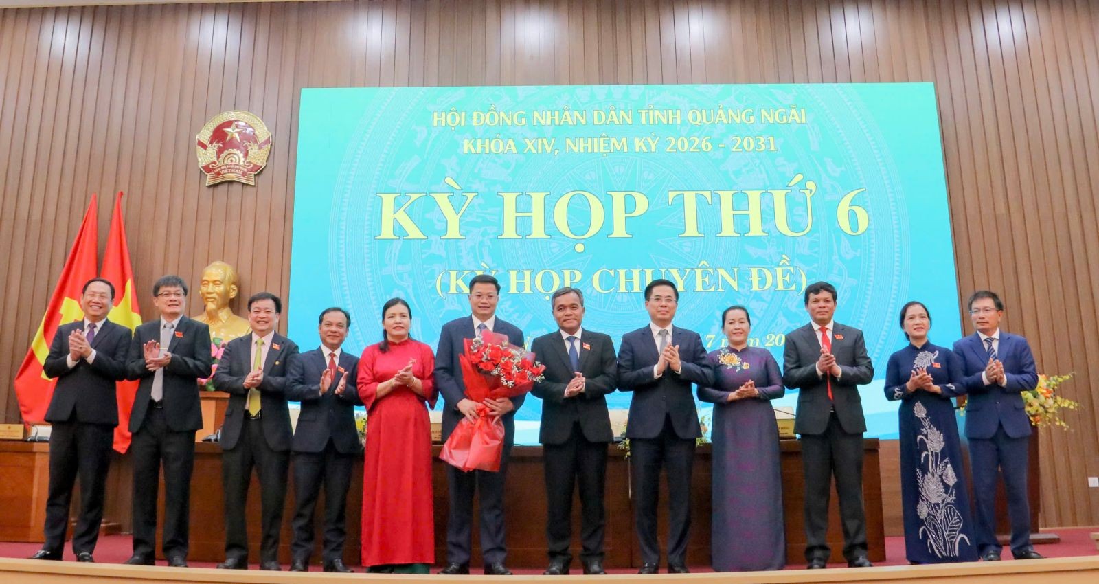 ong-nguyen-duc-tam-duoc-bau-lam-chu-tich-ubnd-tinh-quang-ngai-02-1785211771.jpg