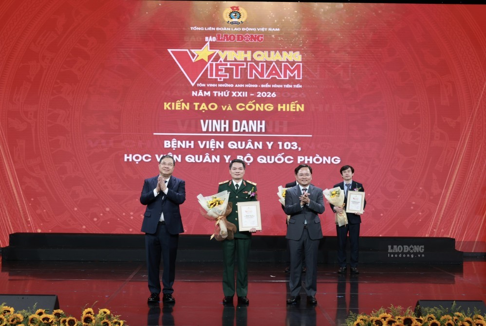 r1-1785214917.jpg
