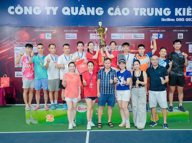 1-btc-trao-giai-cho-team-nhan-tai-viet-gianh-giai-nhat-noi-dung-seri-b-1785732197.jpg