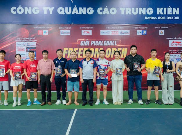 3btc-trao-ki-niem-chuong-cho-nha-tai-tro-vang-li-ning-va-cac-don-vi-dong-hanh-khac-1785732197.jpg