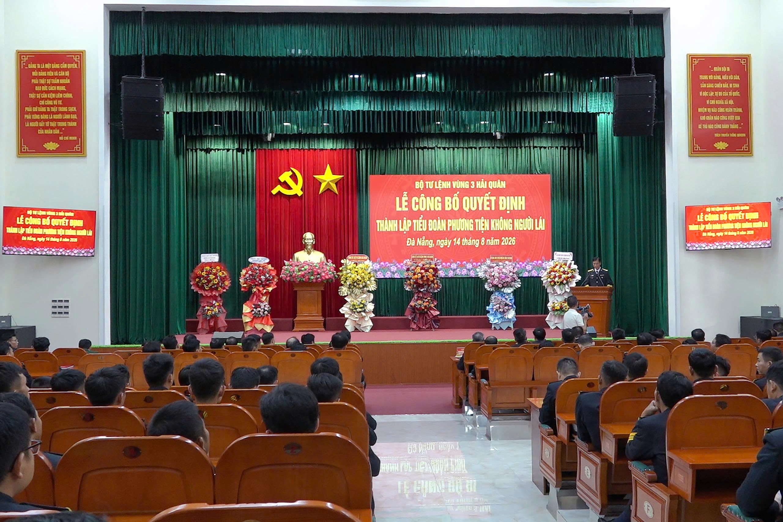 quang-canh-buoi-le-1786711430.jpg