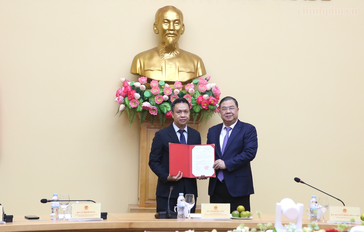 tien-si-56-tuoi-lam-thu-truong-bo-cong-thuong-1788748346.png