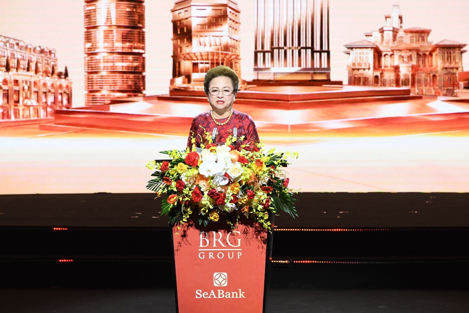 anh-4-anh-hung-lao-dong-nguyen-thi-nga-phat-bieu-dap-tu-1789256641.jpg