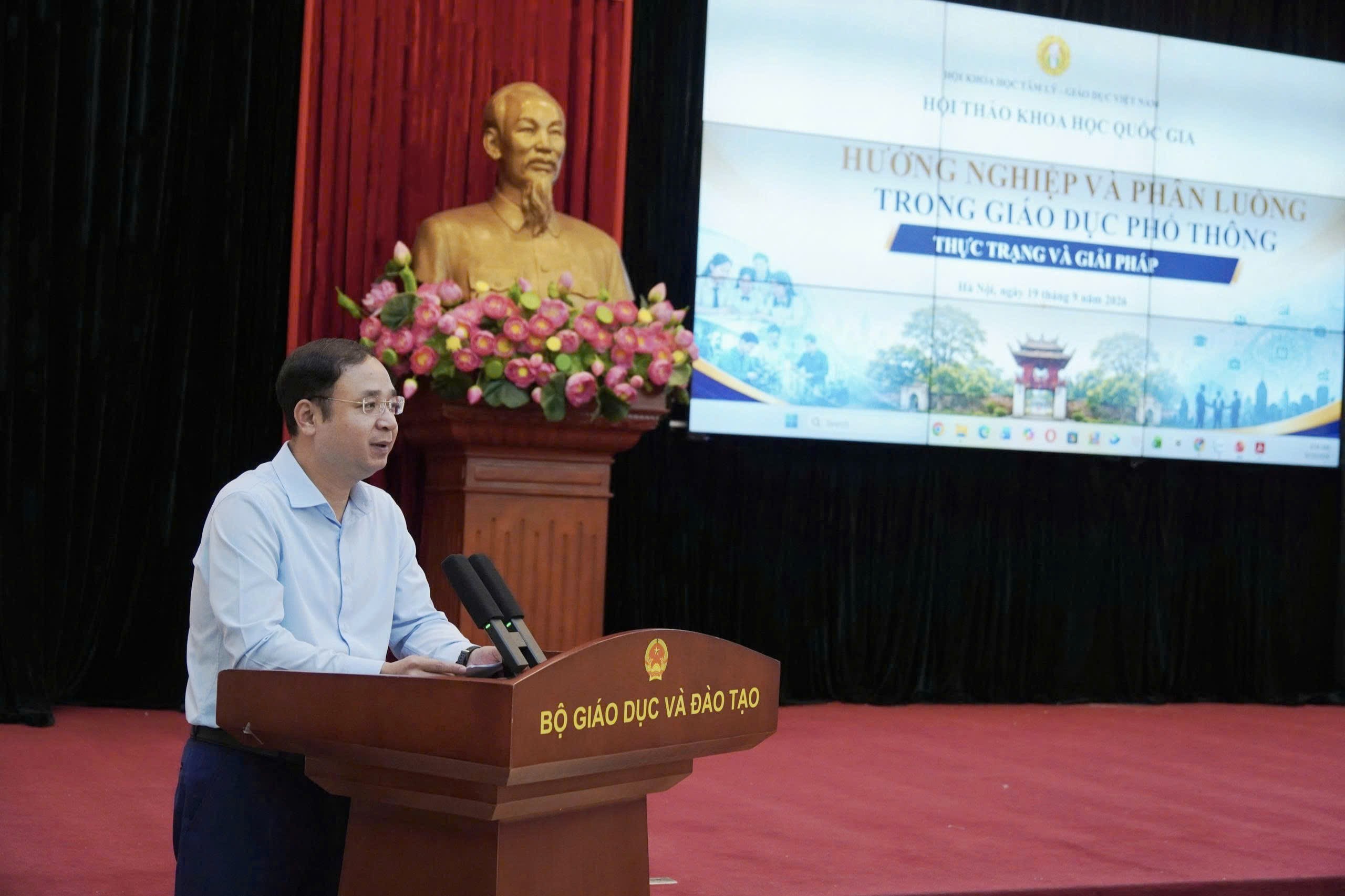 xay-dung-he-sinh-thai-huong-nghiep-trong-ky-nguyen-so-03-05-1789830884.jpg