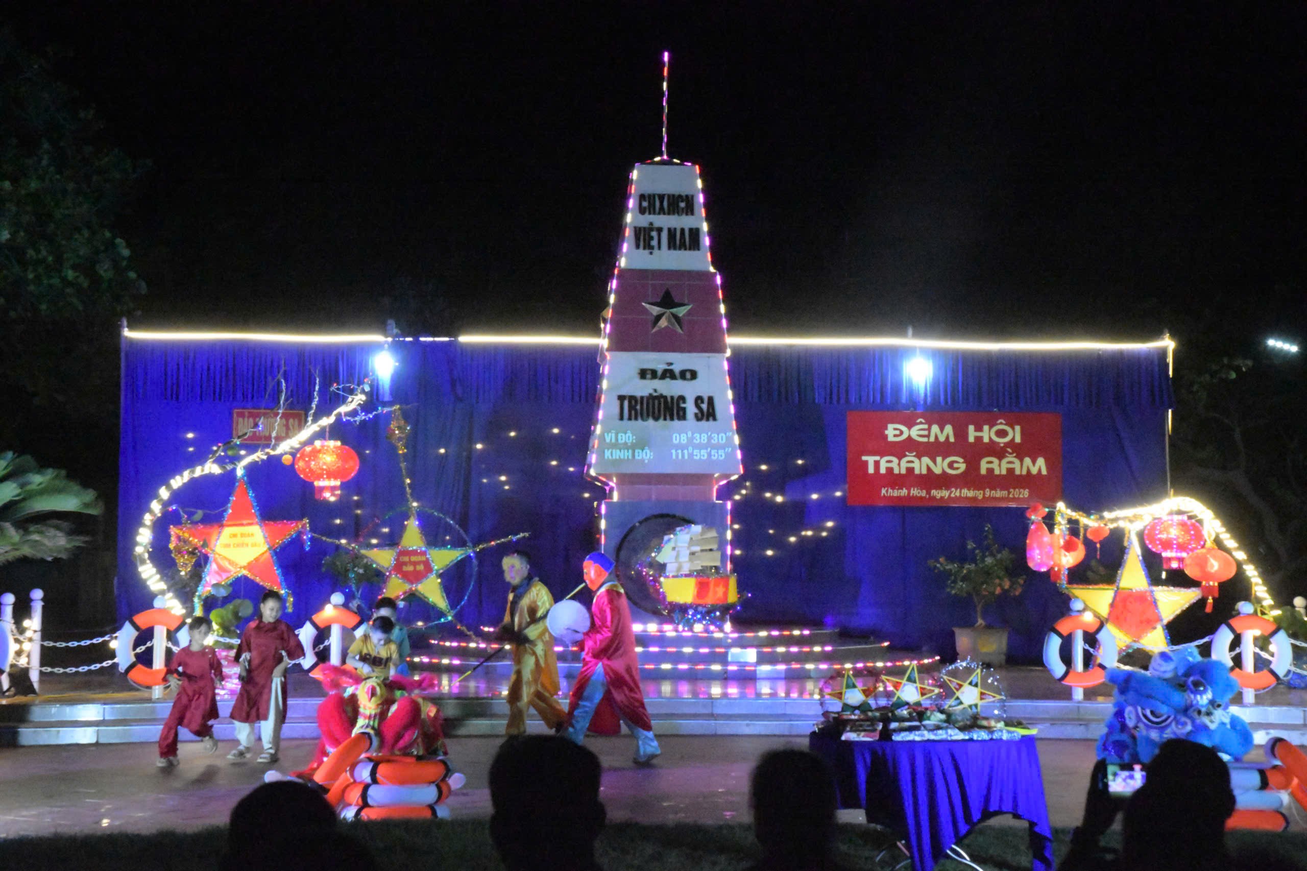 tiet-muc-mua-lan-cua-cac-chau-thieu-nhi-dao-truong-sa-1790303819.jpg