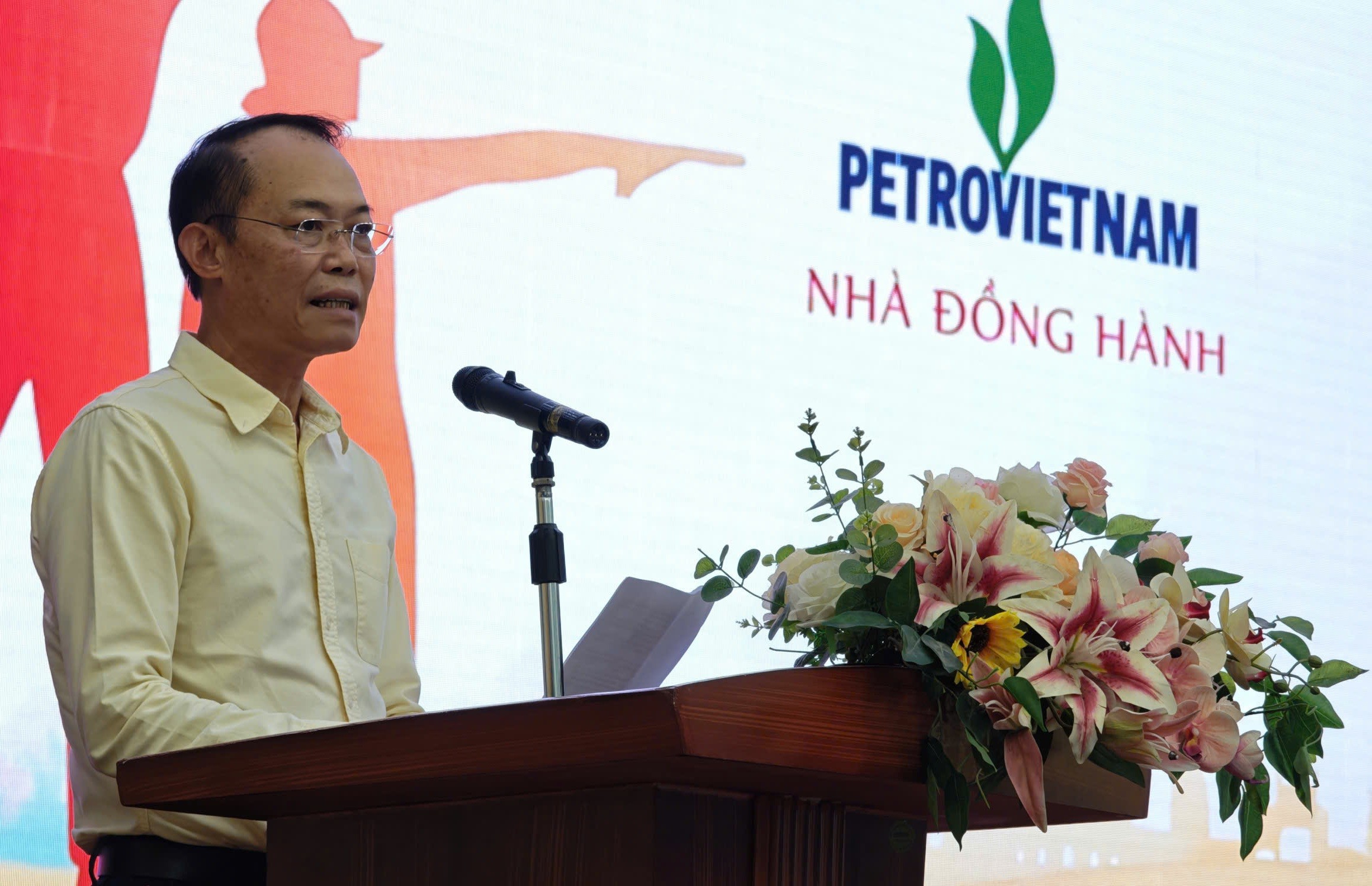 anh-1-ong-do-van-binh-chu-tich-lien-doan-ban-sung-viet-nam-phat-bieu-1791596972.jpg