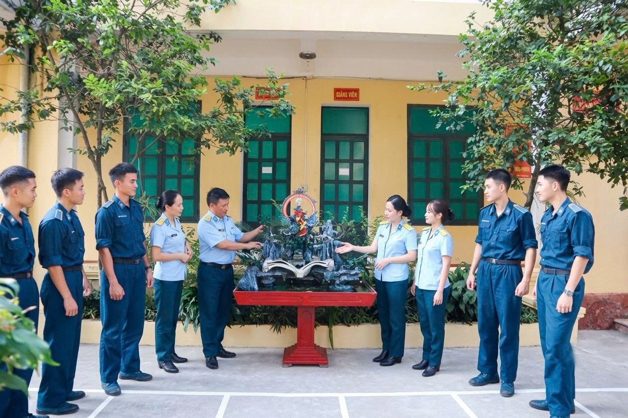 12-tu-dong-chi-quyet-den-chi-hoi-phu-nu-va-hoc-vien-nhung-ban-tay-cung-noi-tiep-de-mot-mam-xanh-tro-thanh-mau-xanh-cua-tap-the-1791727035.jpg
