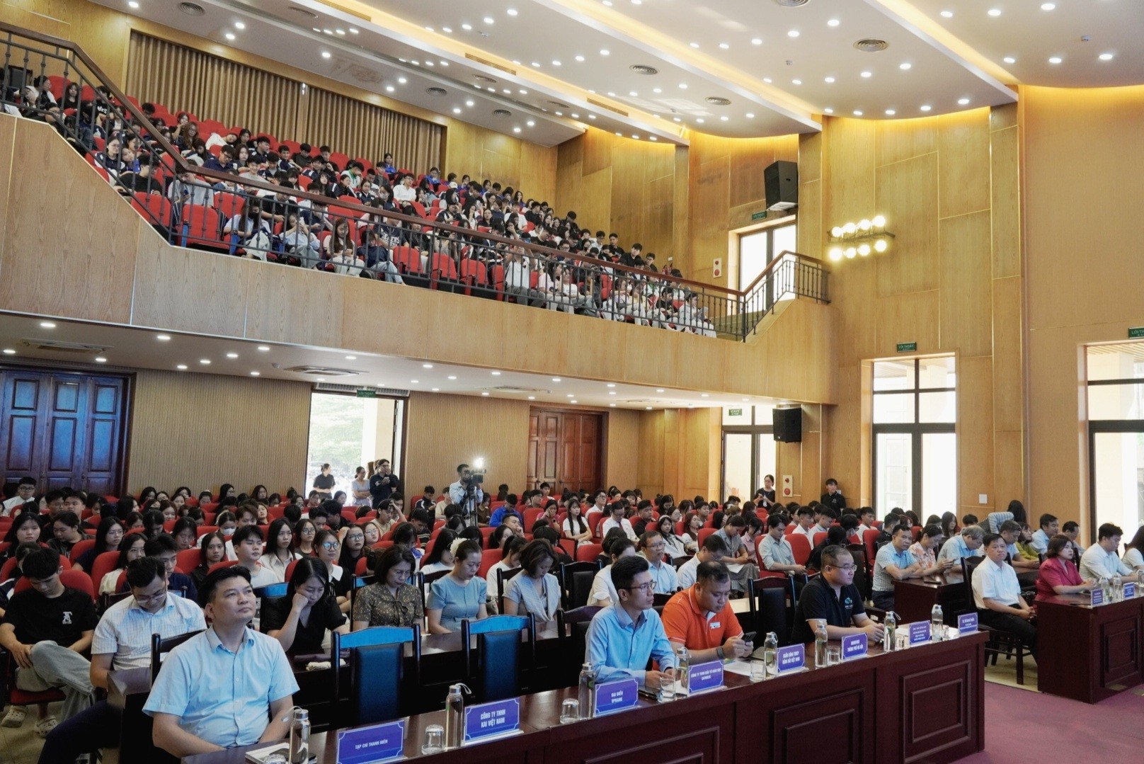 ket-noi-doanh-nghiep-mo-rong-co-hoi-viec-lam-cho-sinh-vien-01-1791795295.jpg
