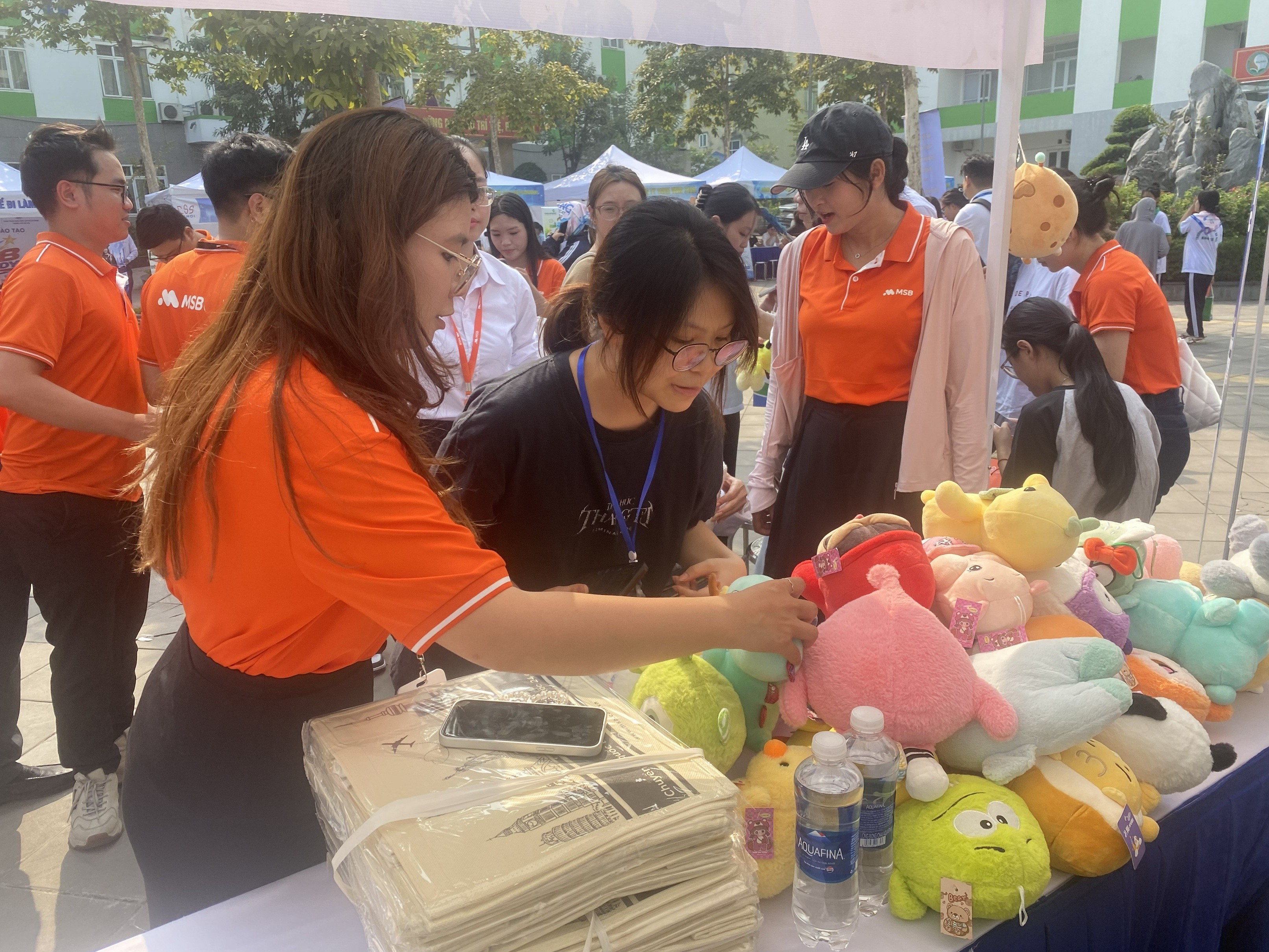 ket-noi-doanh-nghiep-mo-rong-co-hoi-viec-lam-cho-sinh-vien-05-1791795320.jpg