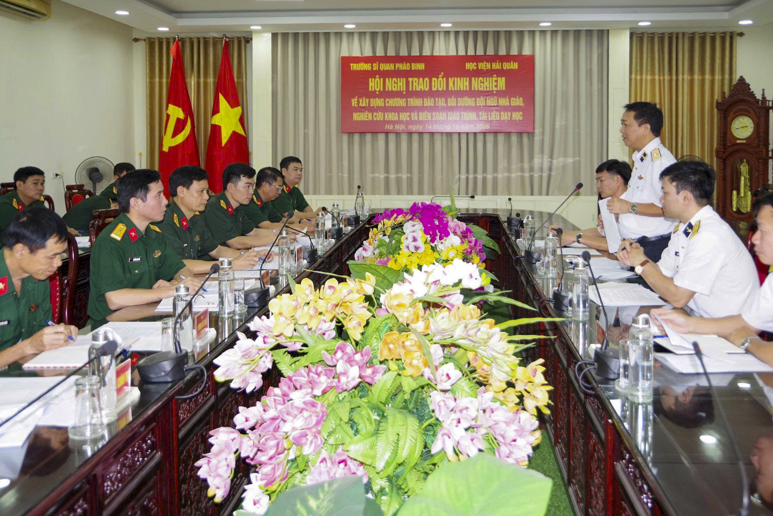 4-doan-cong-tac-trao-doi-chuyen-sau-cong-tac-phoi-hop-lien-ket-dao-tao-tai-truong-si-quan-phao-binh-1792055874.jpg