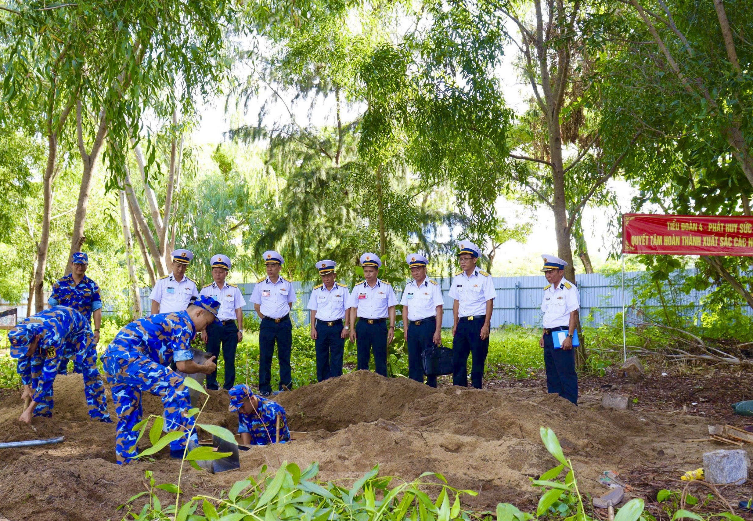 3-doan-cong-tac-cham-noi-dung-thuc-hanh-dao-bep-hoang-cam-va-ky-thuat-mac-tang-vong-1-1792415124.jpg