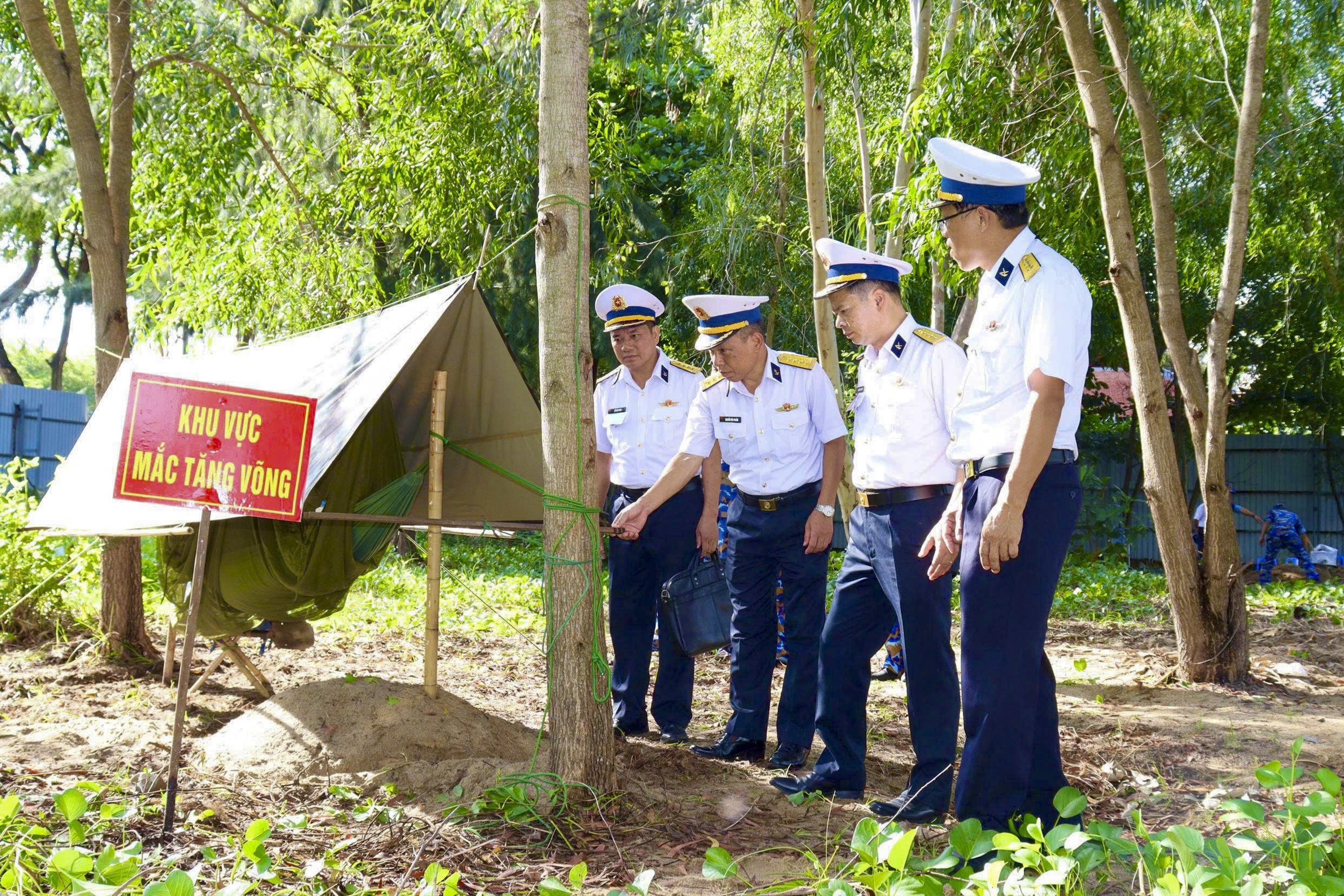 31-doan-cong-tac-cham-noi-dung-thuc-hanh-dao-bep-hoang-cam-va-ky-thuat-mac-tang-vong-1792415124.jpg