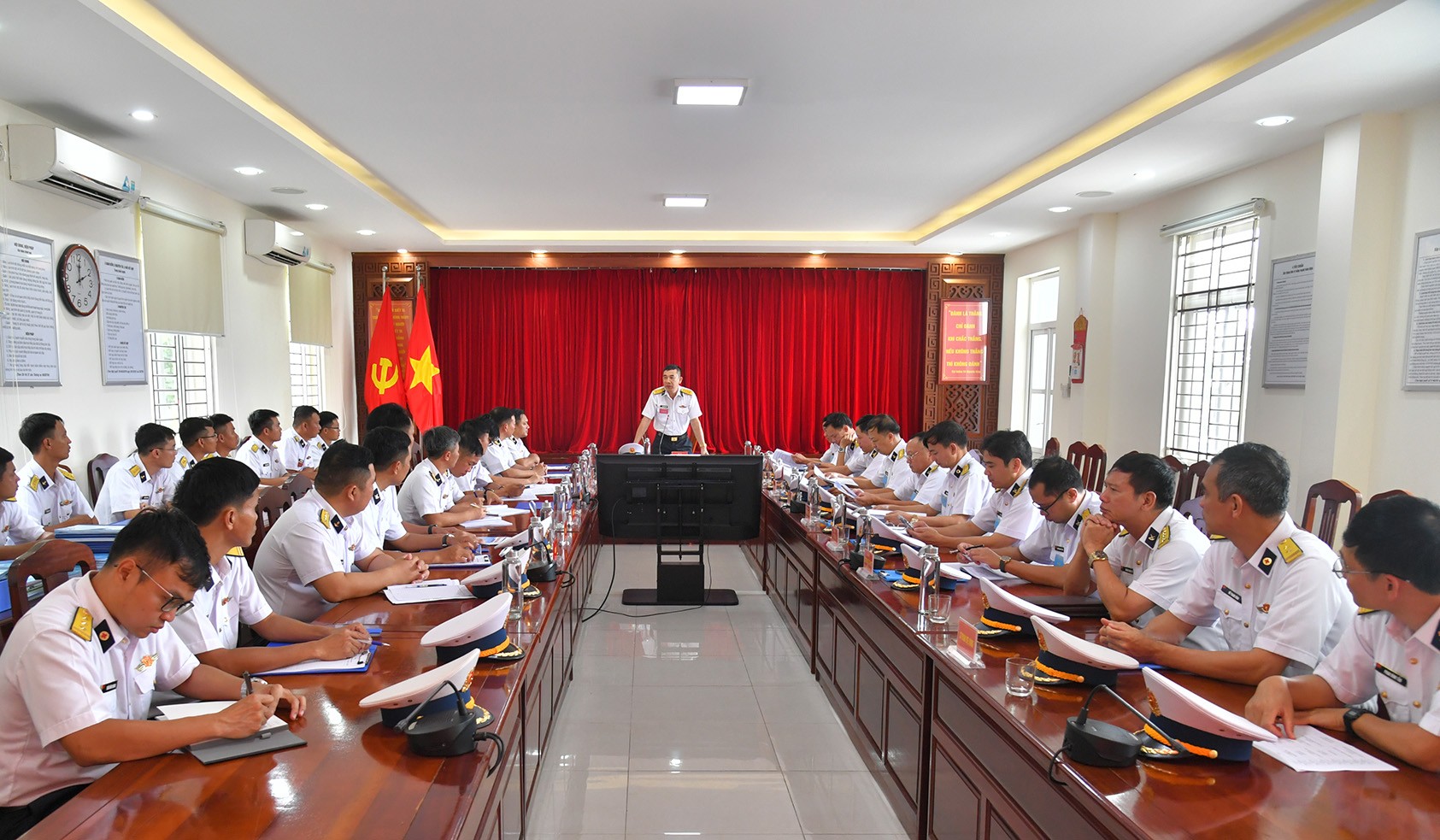 1-ban-giam-khao-quan-triet-noi-dung-cham-thi-1792590747.jpg